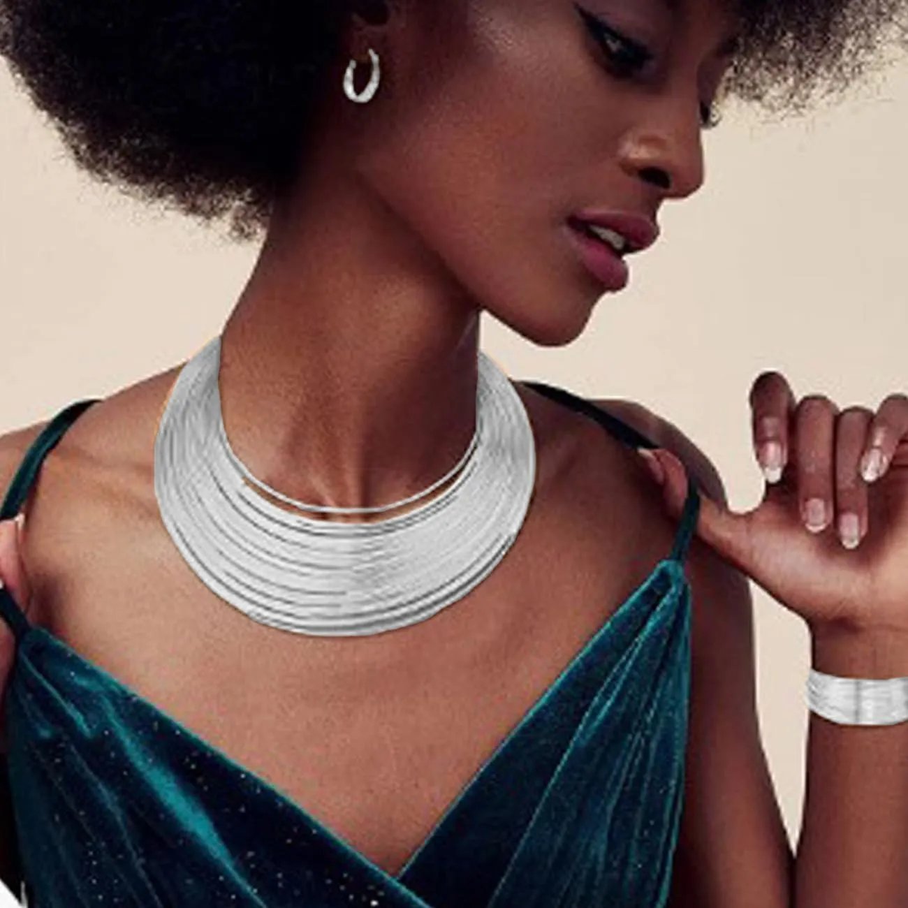 TOEECY Set Gioielli Stile Africano 5 Pezzi - Collana Choker, Bracciale, Orecchini e Anello (Argento) - immagine 7