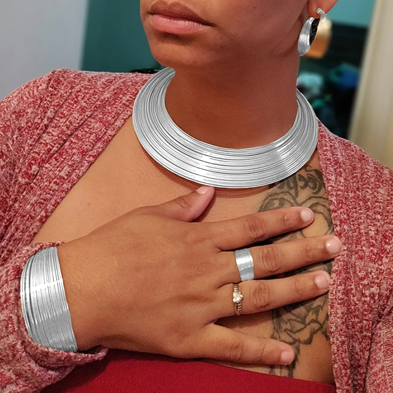 TOEECY Set Gioielli Stile Africano 5 Pezzi - Collana Choker, Bracciale, Orecchini e Anello (Argento) - immagine 9