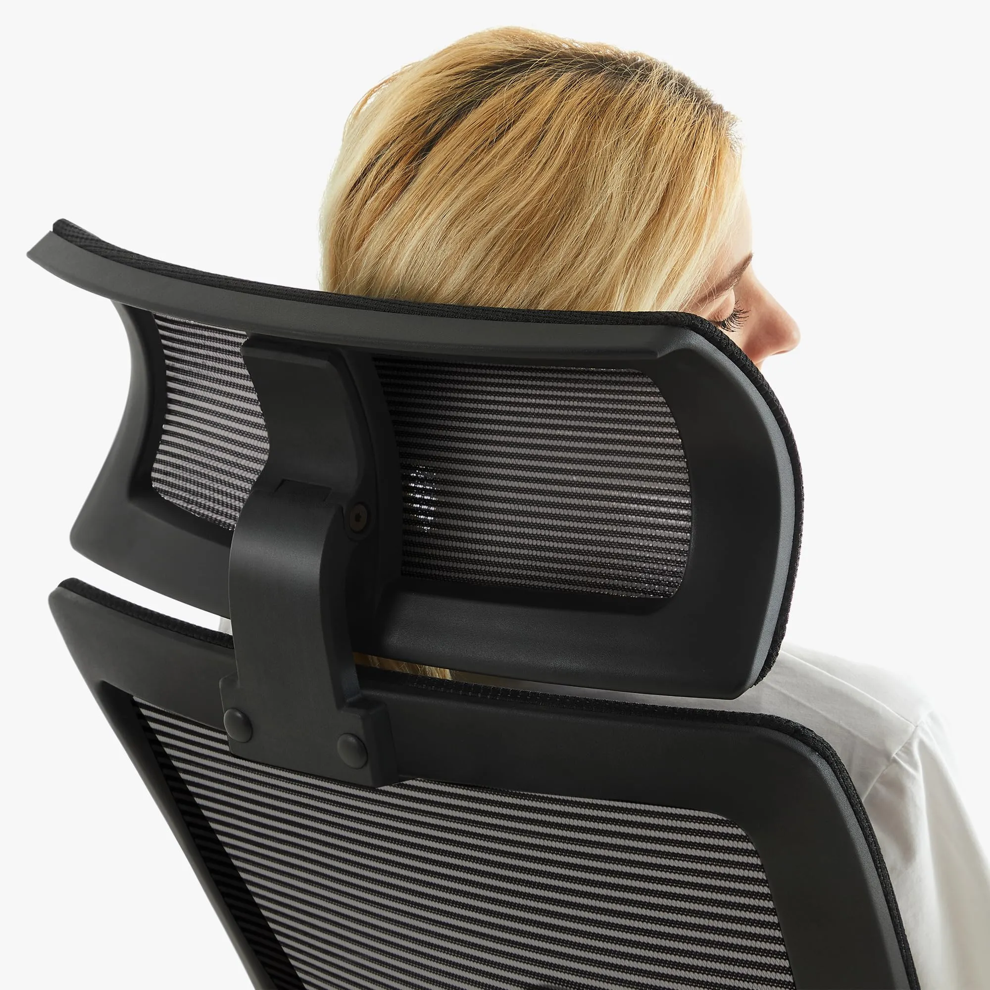 SONGMICS Sedia da Ufficio Ergonomica in Rete con Supporto Lombare, Poggiatesta e Braccioli Regolabili, Nero OBN55BK - immagine 4
