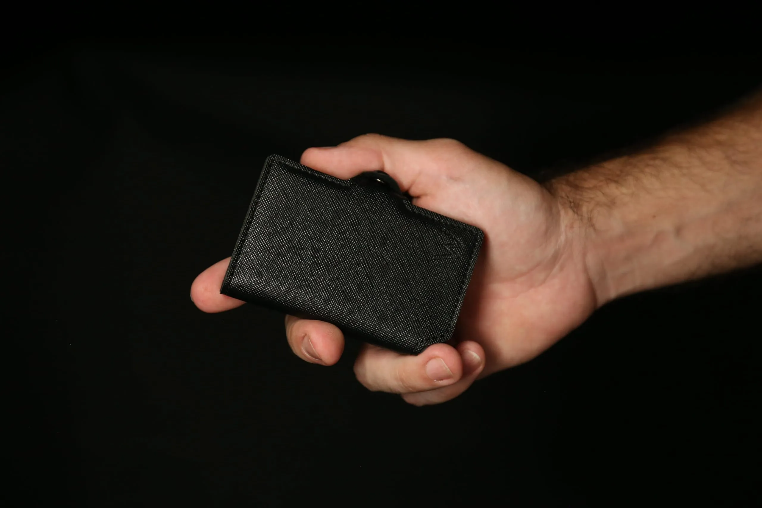 WLine Portacarte Slim RFID in Pelle PU Saffiano - Nero Saffiano senza Zip - immagine 7