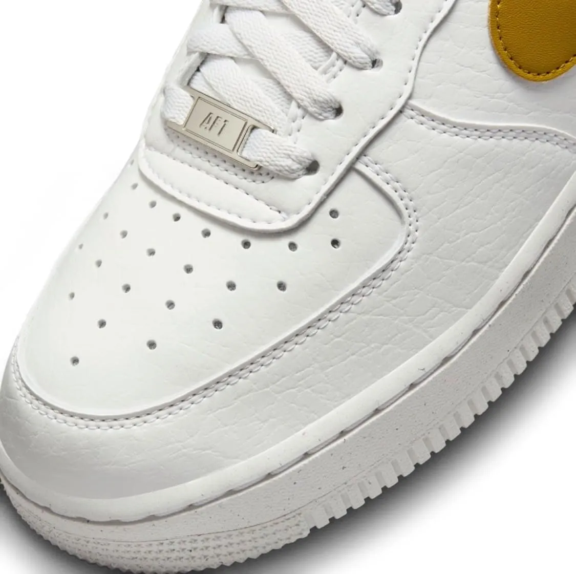 Nike WMNS Air Force 1 '07 SE - Summit White / Bronzine / Meta - immagine 8