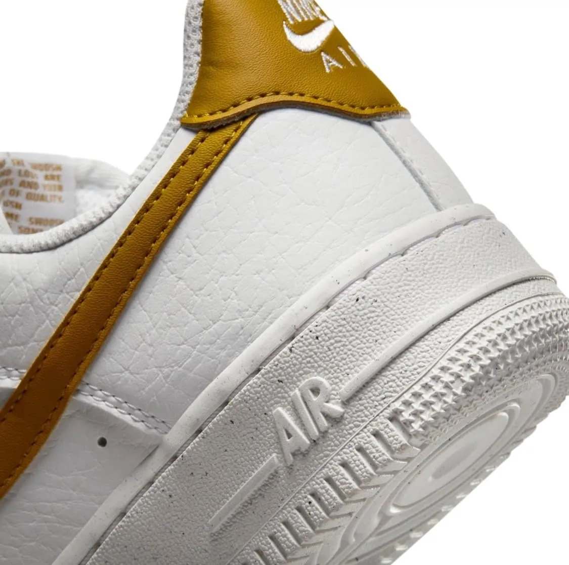 Nike WMNS Air Force 1 '07 SE - Summit White / Bronzine / Meta - immagine 9