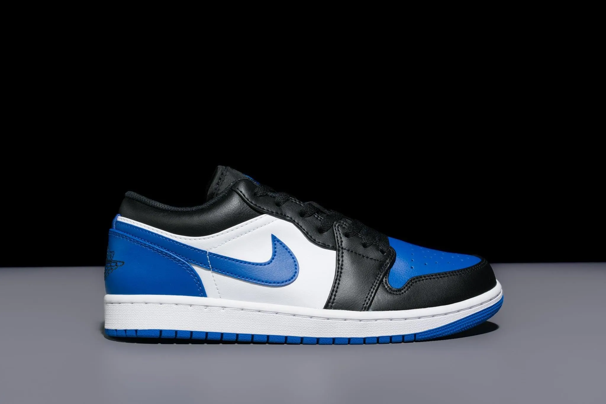 Nike Wmns Air Jordan 1 Mid - Bianco Blu Royal Nero Bianco - 41 EU - immagine 2