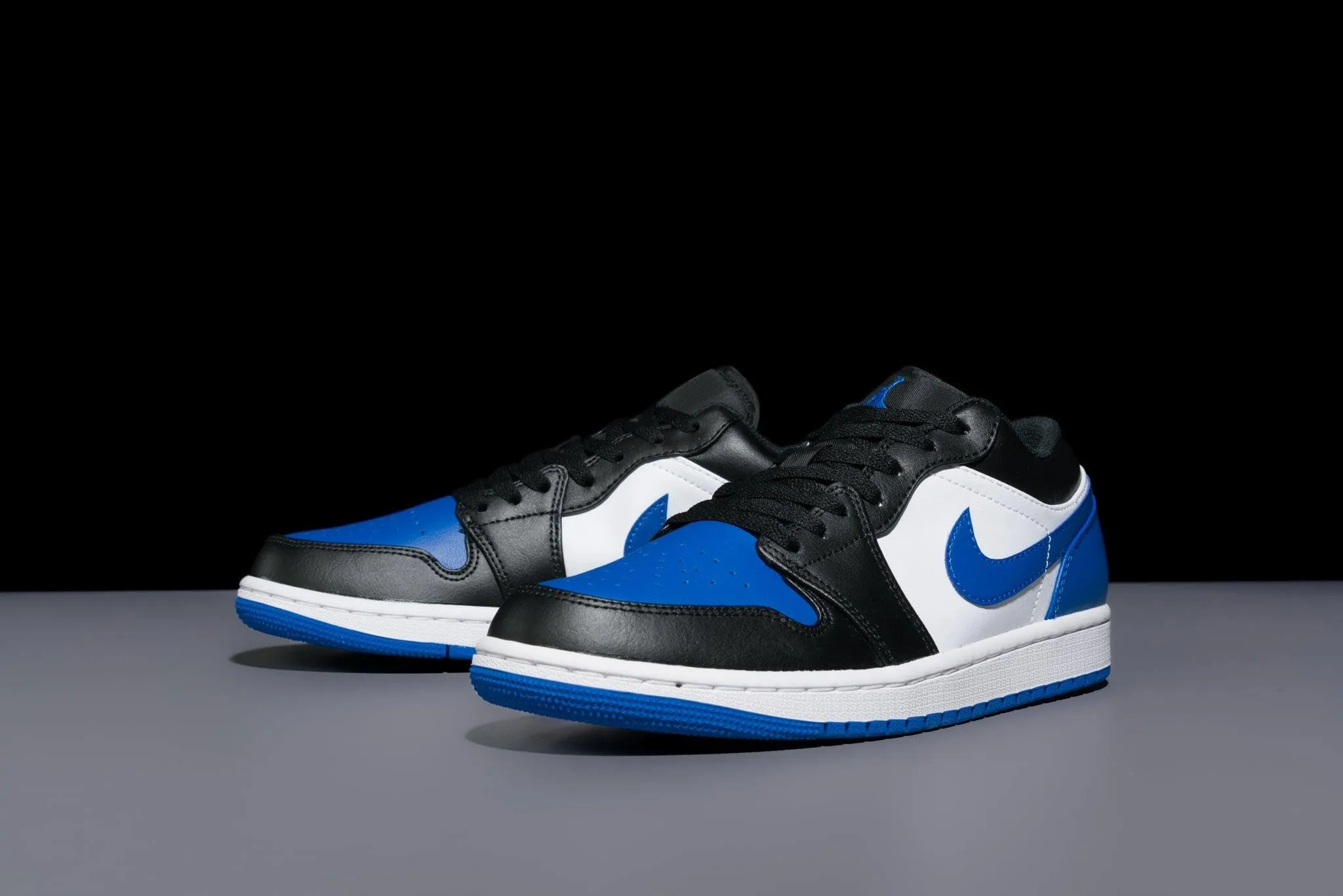 Nike Wmns Air Jordan 1 Mid - Bianco Blu Royal Nero Bianco - 41 EU - immagine 5