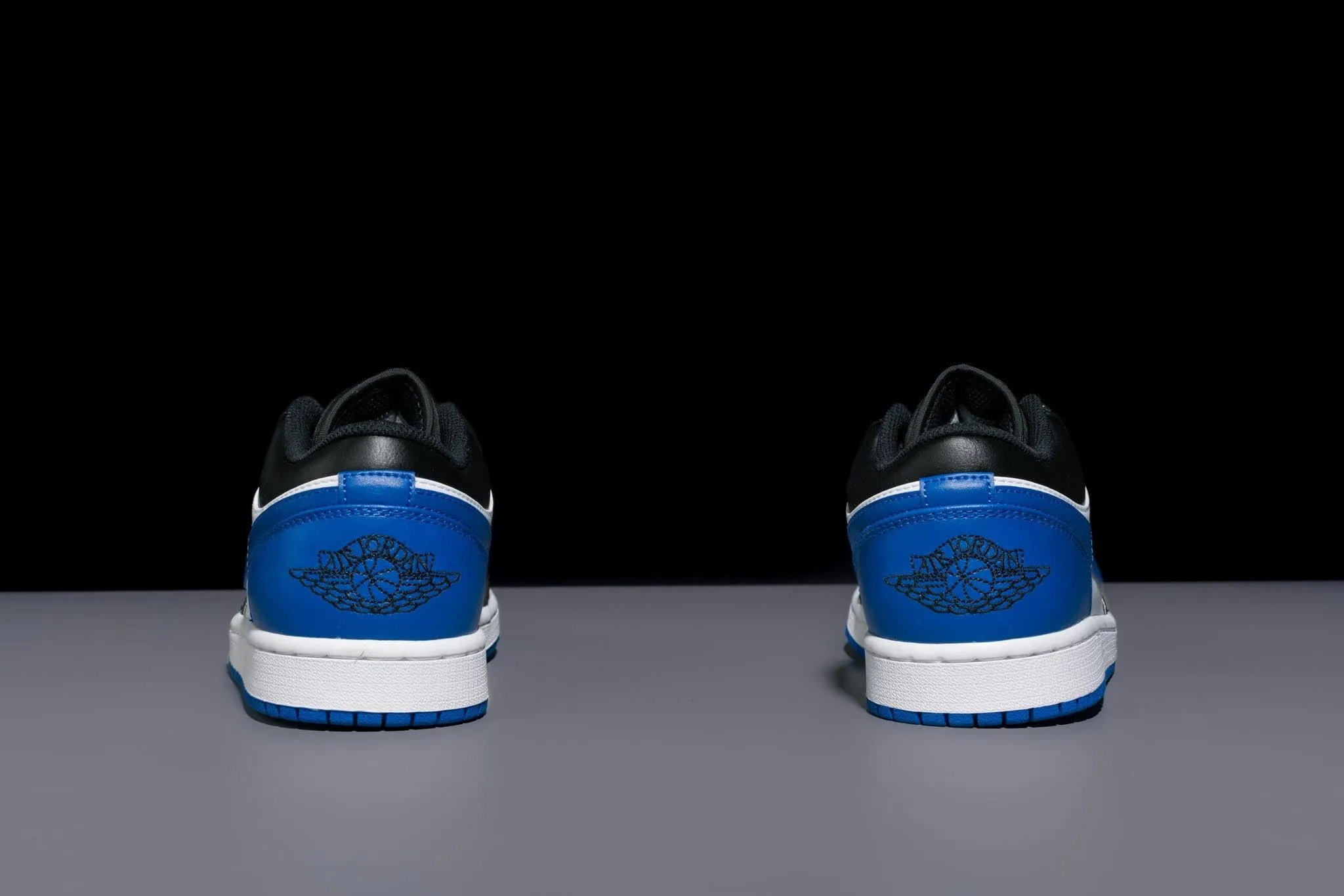 Nike Wmns Air Jordan 1 Mid - Bianco Blu Royal Nero Bianco - 41 EU - immagine 6