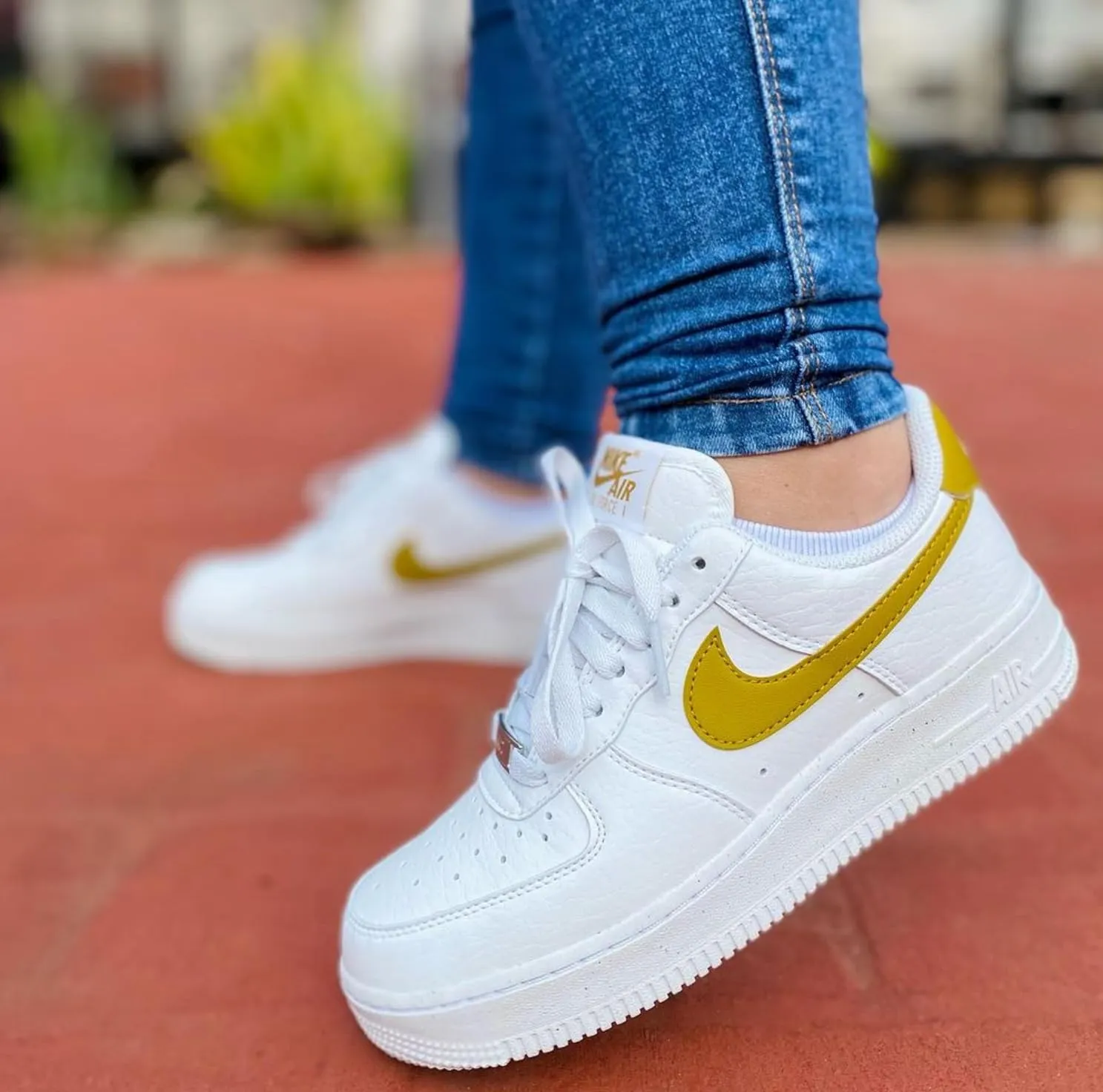 Nike Air Force 1 Women's Summit Bronzine White DV3808101 - immagine 2