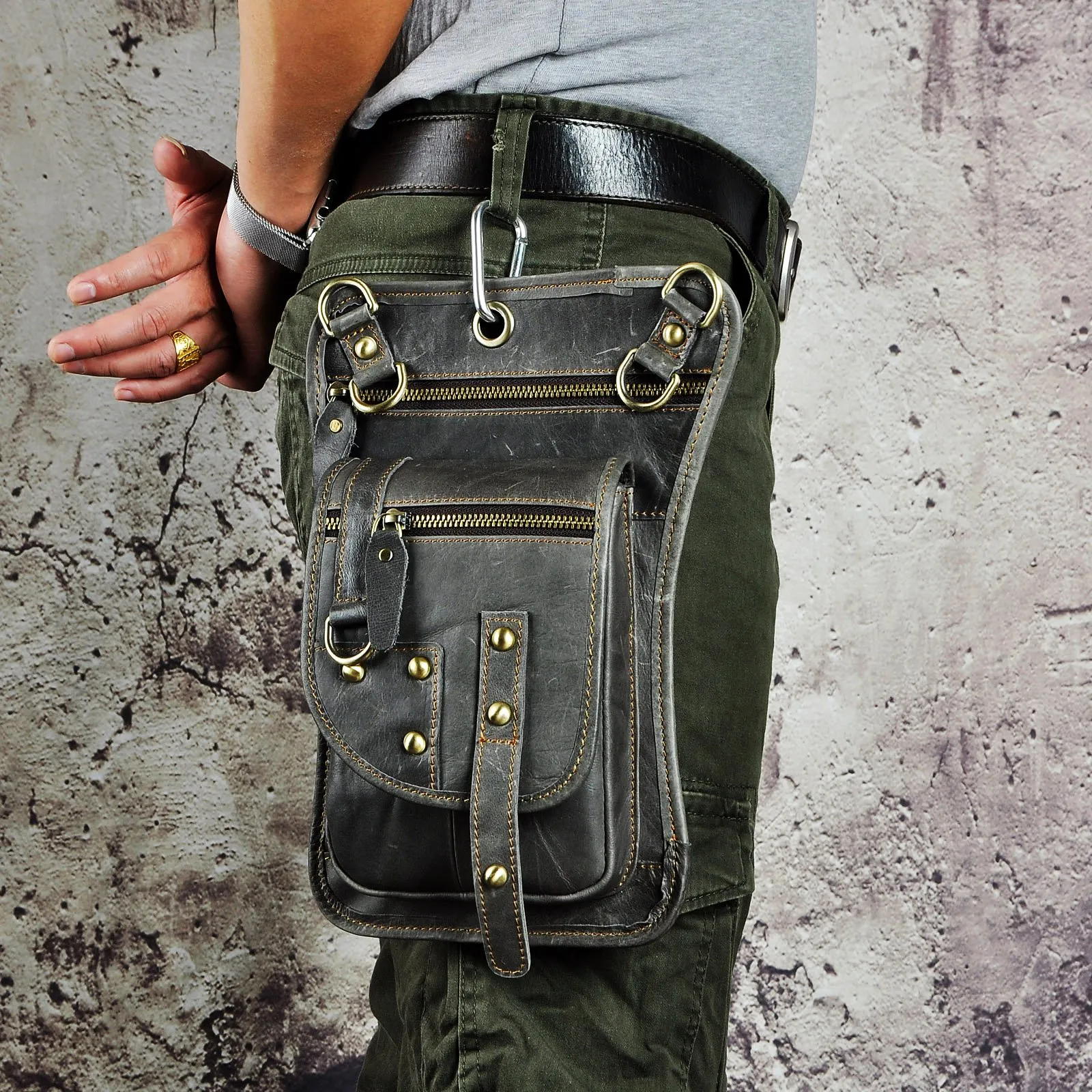 Le'aokuu Borsa Messenger da Coscia in Vera Pelle per Uomo, Modello G1015 2141 - immagine 2