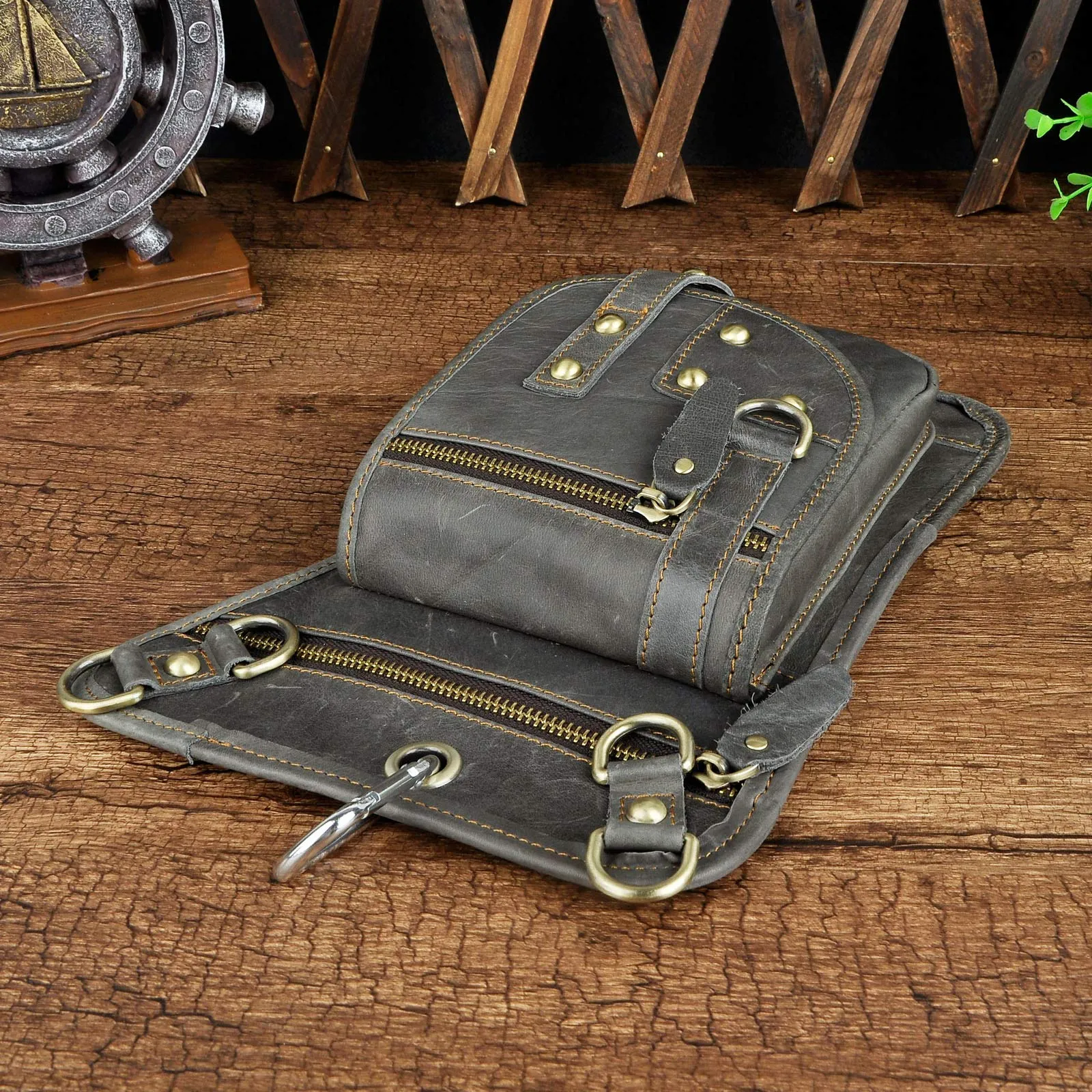 Le'aokuu Borsa Messenger da Coscia in Vera Pelle per Uomo, Modello G1015 2141 - immagine 6