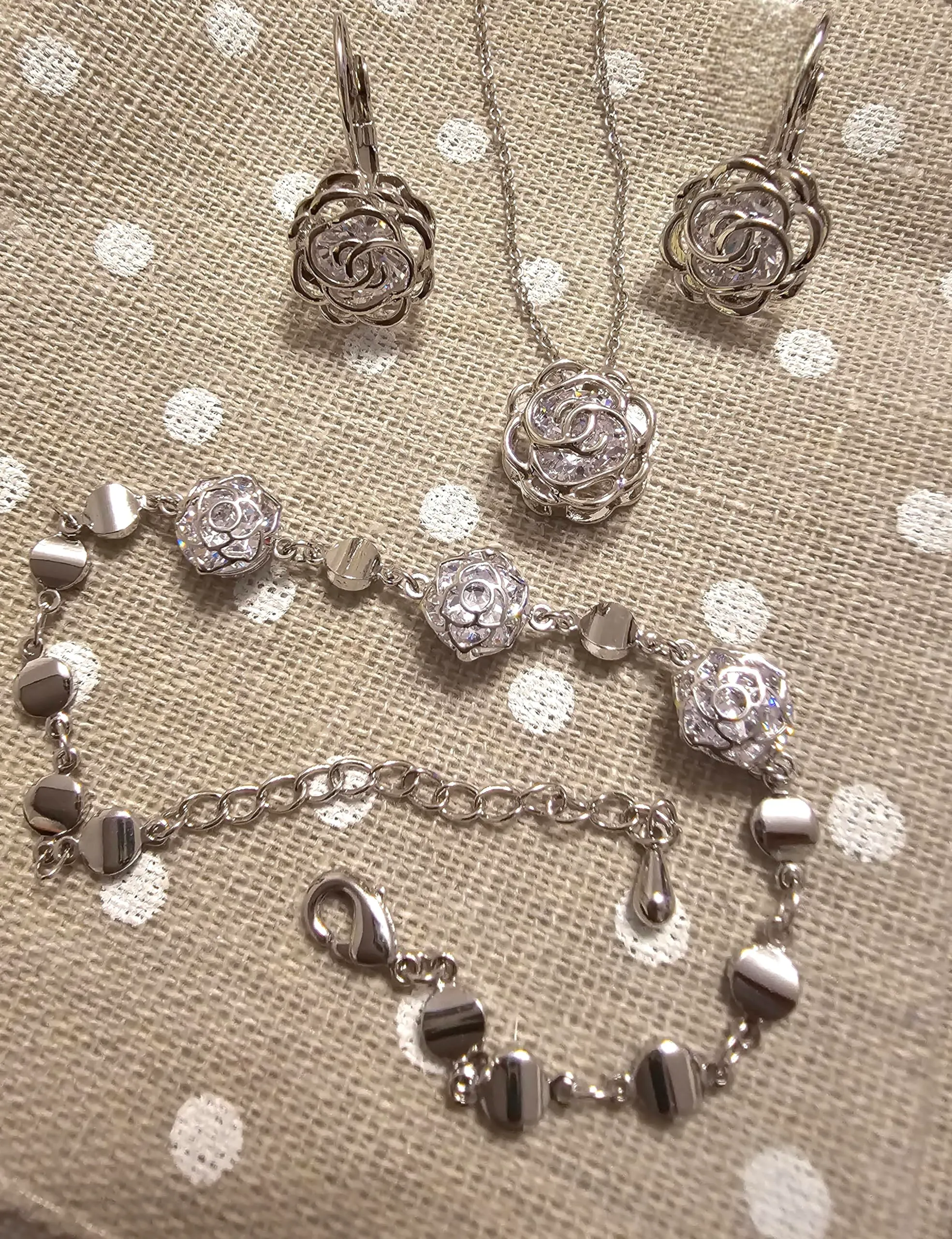 Crystalline Azuria Donna Parure Collana Orecchini e Bracciale Fiori Rose Cristalli, Placcato Oro Bianco 18ct - immagine 3