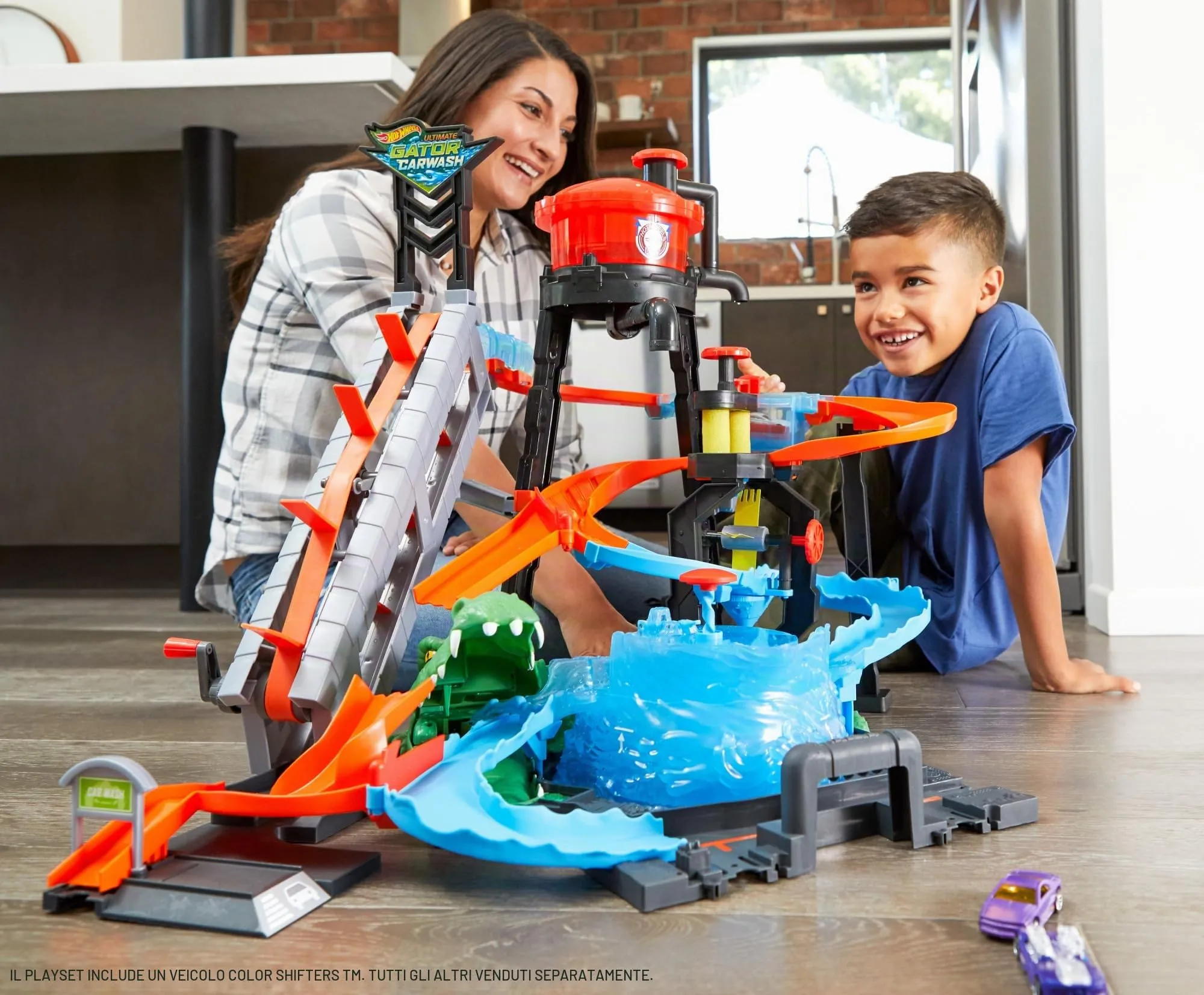 Hot Wheels Mega Autolavaggio Playset con Pista, Coccodrillo, Torre dell'Acqua e Veicolo Cambiacolore, FTB67 - immagine 2