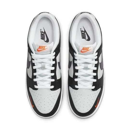 Nike Dunk Low Black/Medium Ash-Verde Chiaro - immagine 2