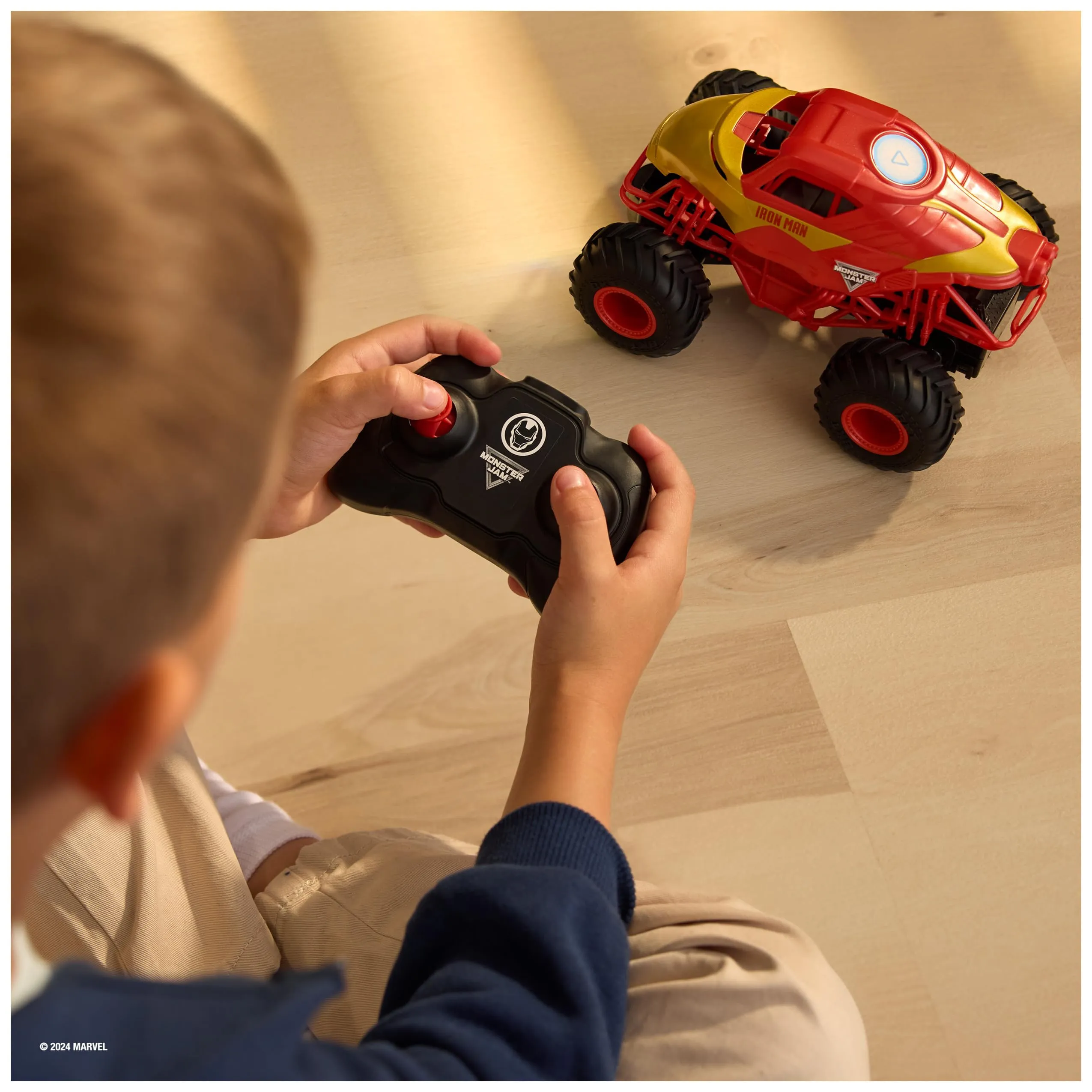 Monster Jam Marvel Iron Man RC Vehicle, Scala 1:24 - immagine 8