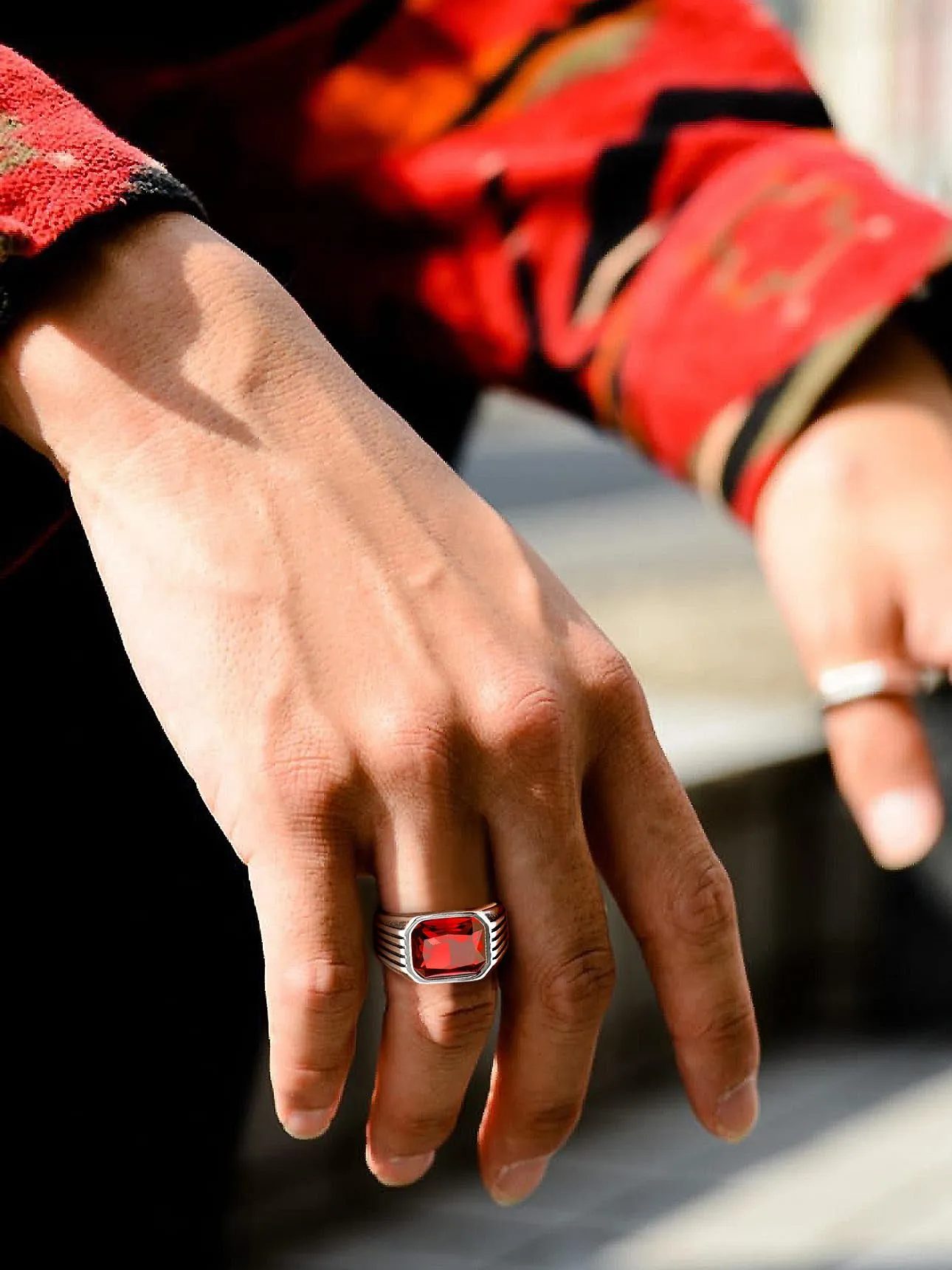 Bestyle Anello in Acciaio Inossidabile Uomo Argento con Pietra Rubino, Misura IT 30 (Circonferenza 69.7mm) - immagine 2