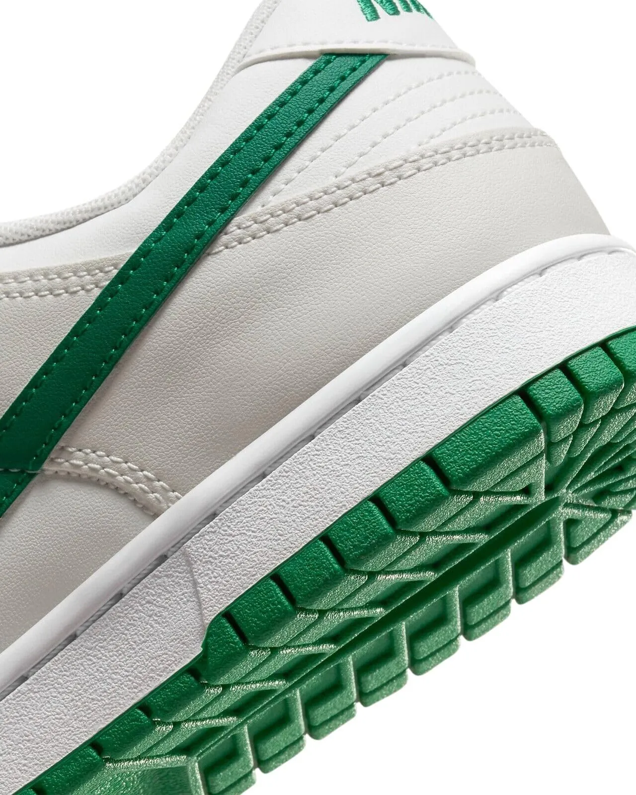 Nike Dunk Low Retro DV0831 Summit White/Malachite-Platinum Tint - immagine 6