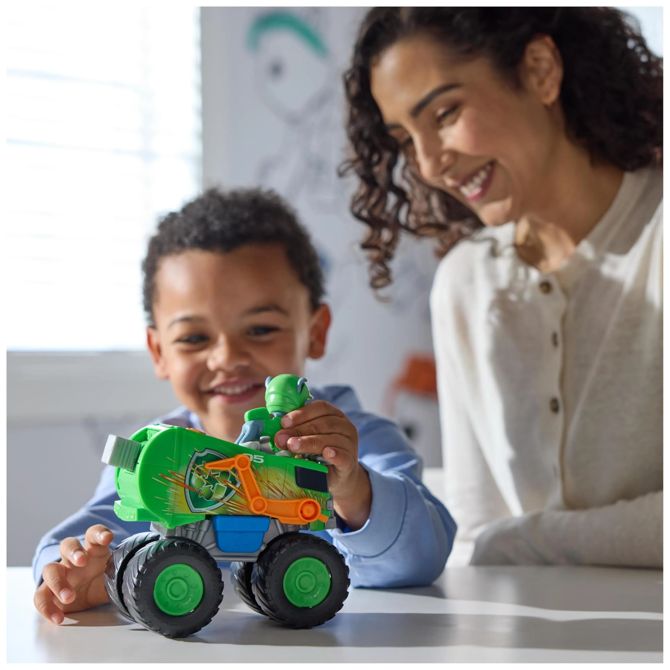 Paw Patrol Rescue Wheels Camion per la Raccolta Differenziata di Rocky con Lanciamissili e Action Figure - immagine 2