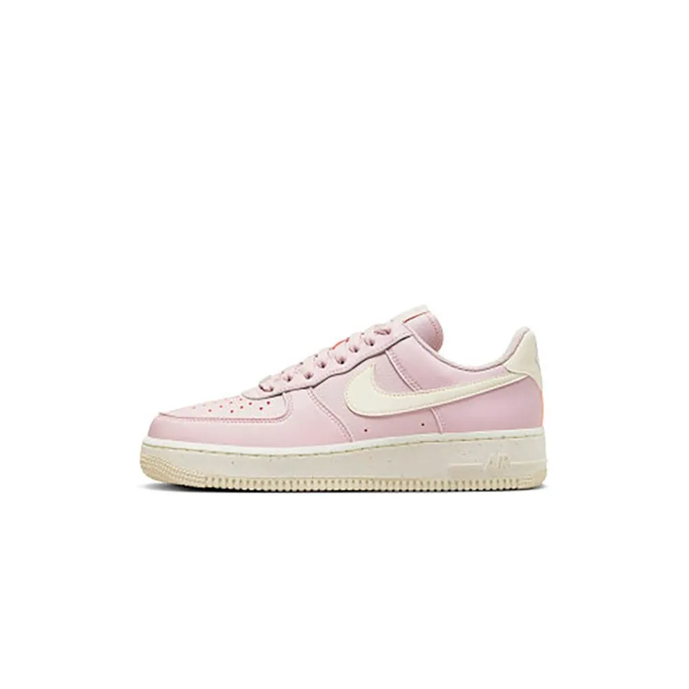 Nike Women's Air Force 1 '07 NN - Viola Platino/Vela-Cocco Latte-Volt DV3808-001 - immagine 1