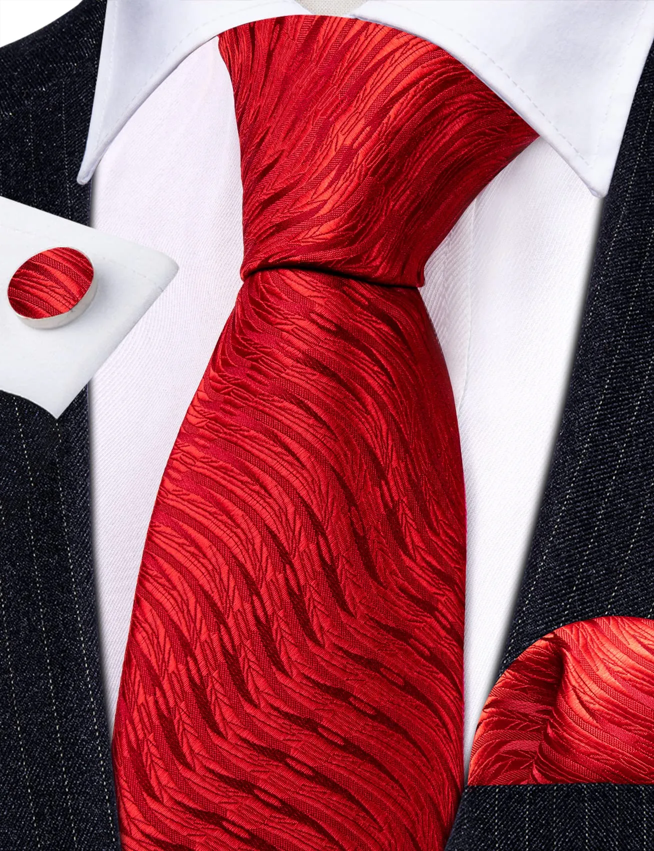 Barry.Wang Set Cravatta in Raso da Uomo, 4 Pezzi (Cravatta, Fazzoletto da Taschino, Gemelli e Fermacravatta), Rosso Vero - immagine 7