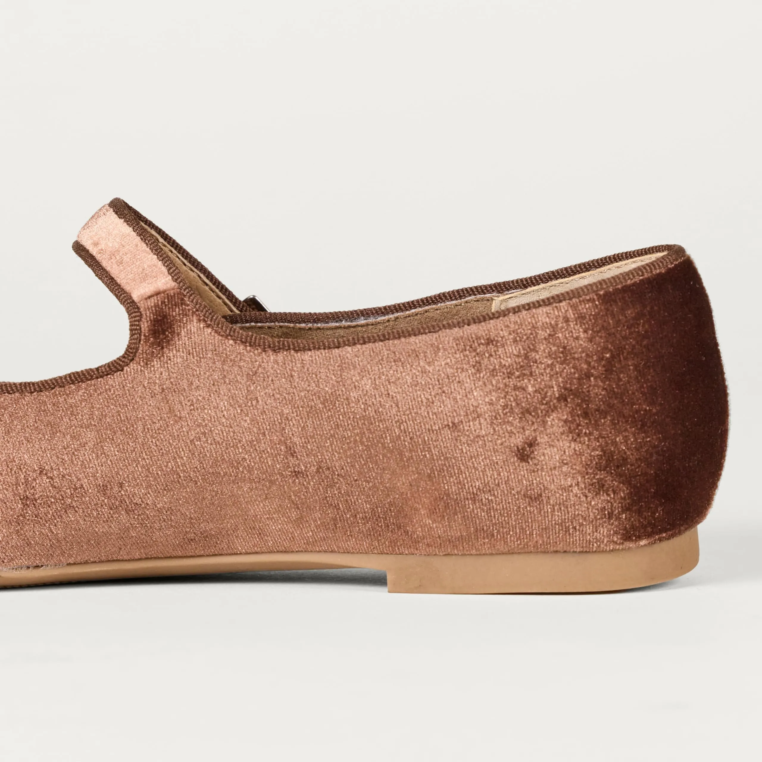 Amazon Essentials Ballerine Mary Jane Donna, Marrone Velluto, 35 EU - immagine 5