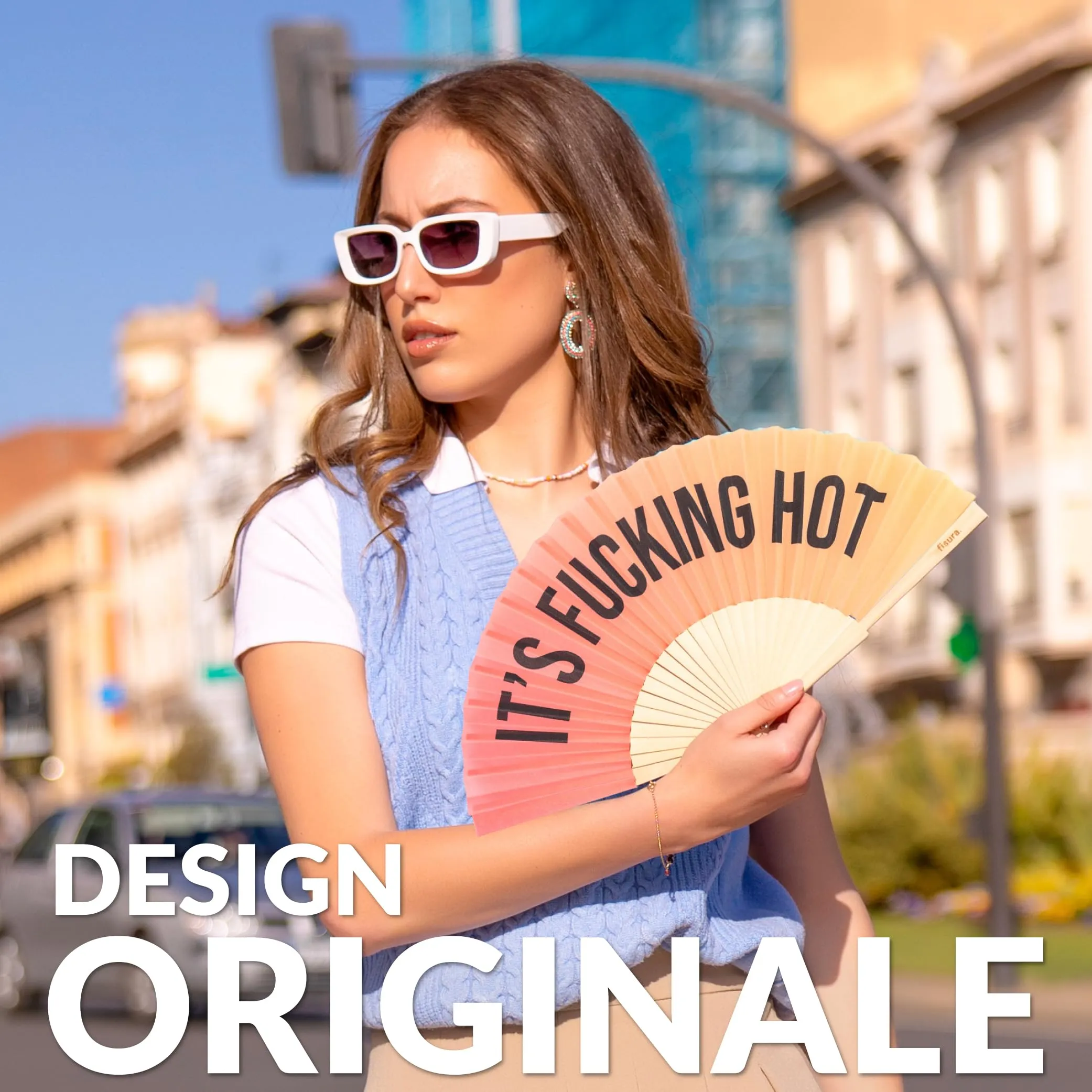Fisura Ventaglio in Legno con Messaggio It's f*cking hot, Gradiente Rosso, 42,5 x 23 cm - immagine 2