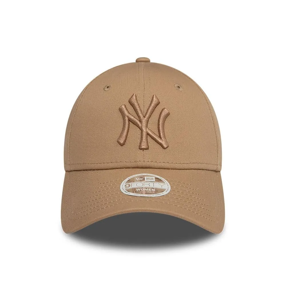 New Era New York Yankees MLB League Essential 9Forty Adjustable Hat for Women - Tonale Beige - immagine 2