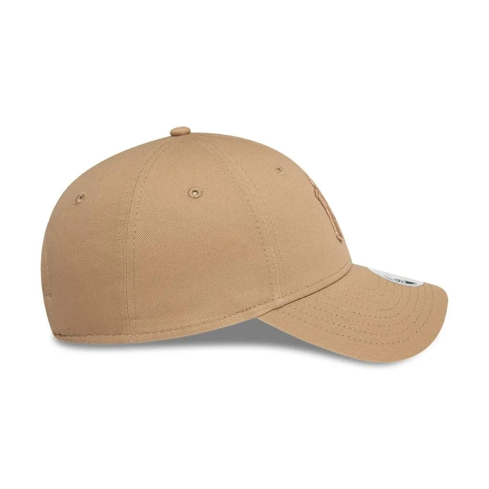 New Era New York Yankees MLB League Essential 9Forty Adjustable Hat for Women - Tonale Beige - immagine 7