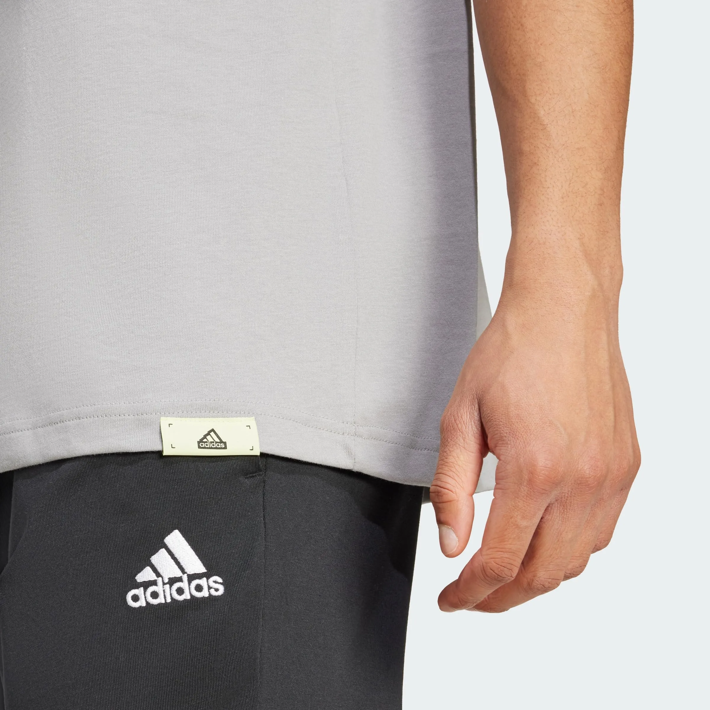adidas Tech Linear Graphic Tee - Mgh Solid Grey, M - immagine 3