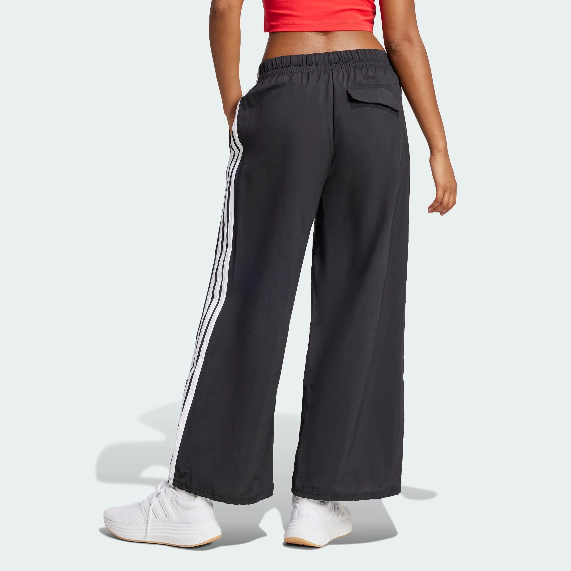 adidas Donna Essentials 3-Stripes Lifestyle Woven Parachute Pants, Black/White, XS - immagine 4