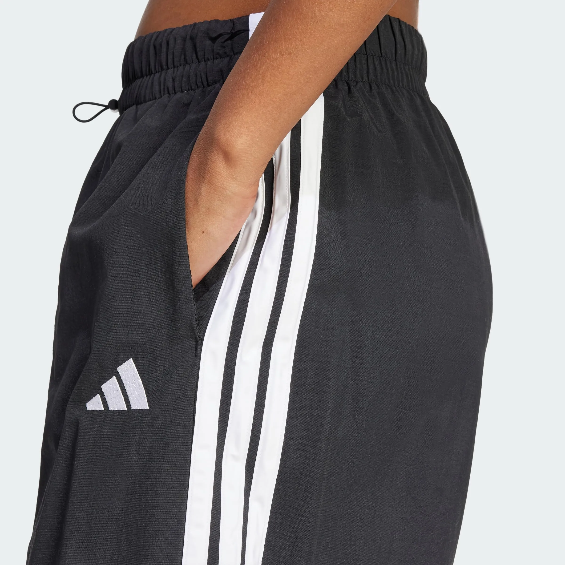 adidas Donna Essentials 3-Stripes Lifestyle Woven Parachute Pants, Black/White, M - immagine 2