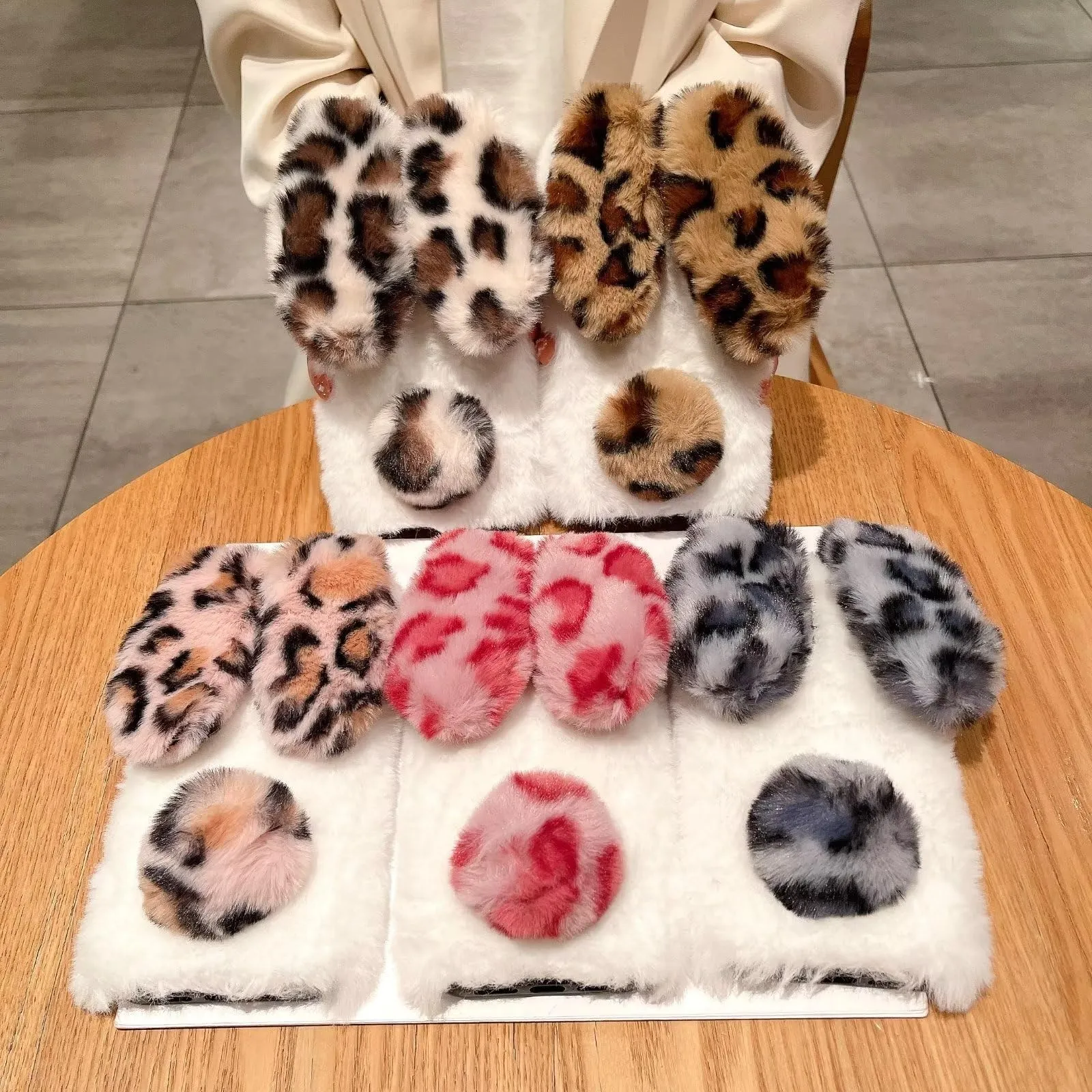 Tivenfezk Nadoli Bunny Faux Fur Case for Xiaomi Redmi Note 11 Pro - immagine 4