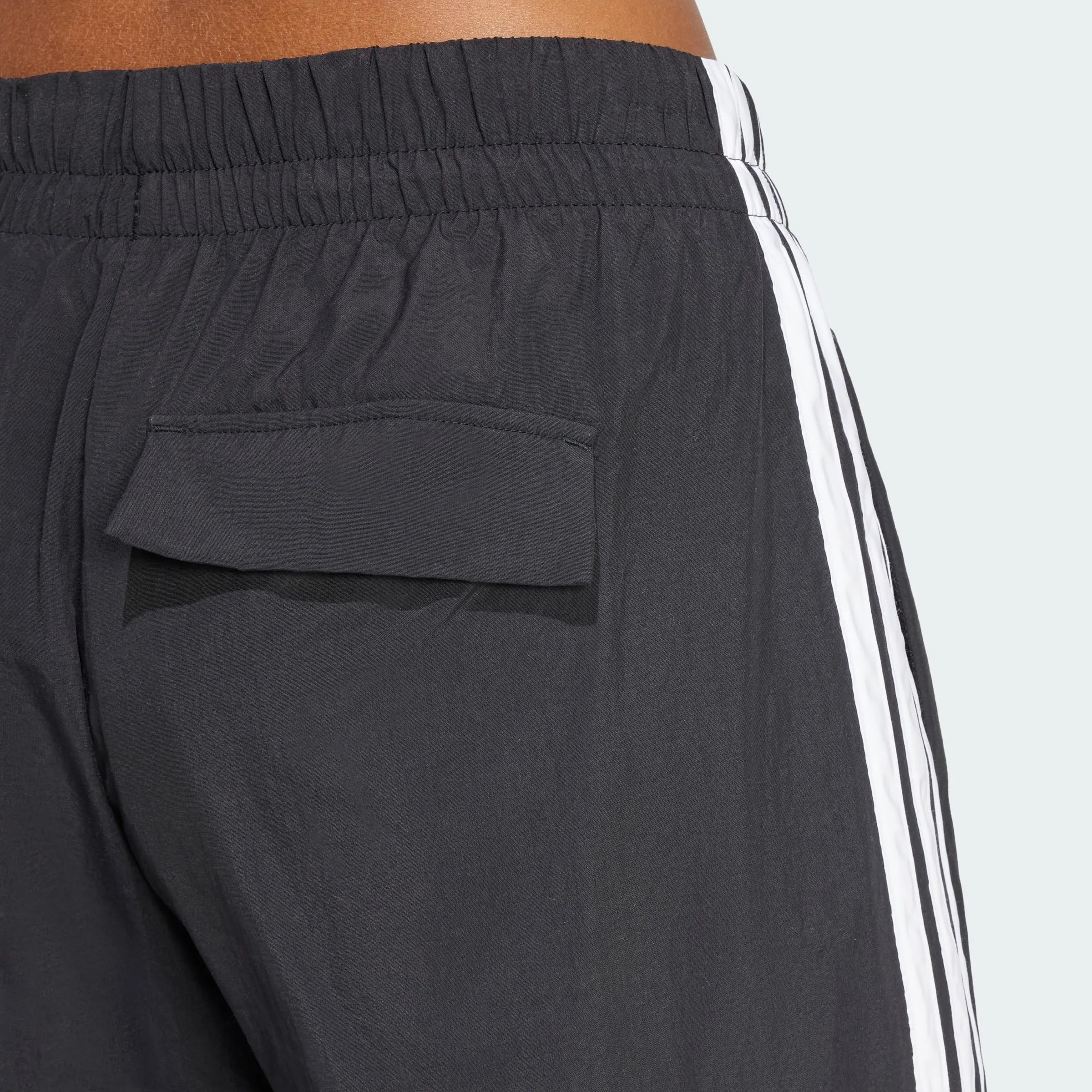 adidas Donna Essentials 3-Stripes Lifestyle Woven Parachute Pants, Black/White, XL - immagine 3