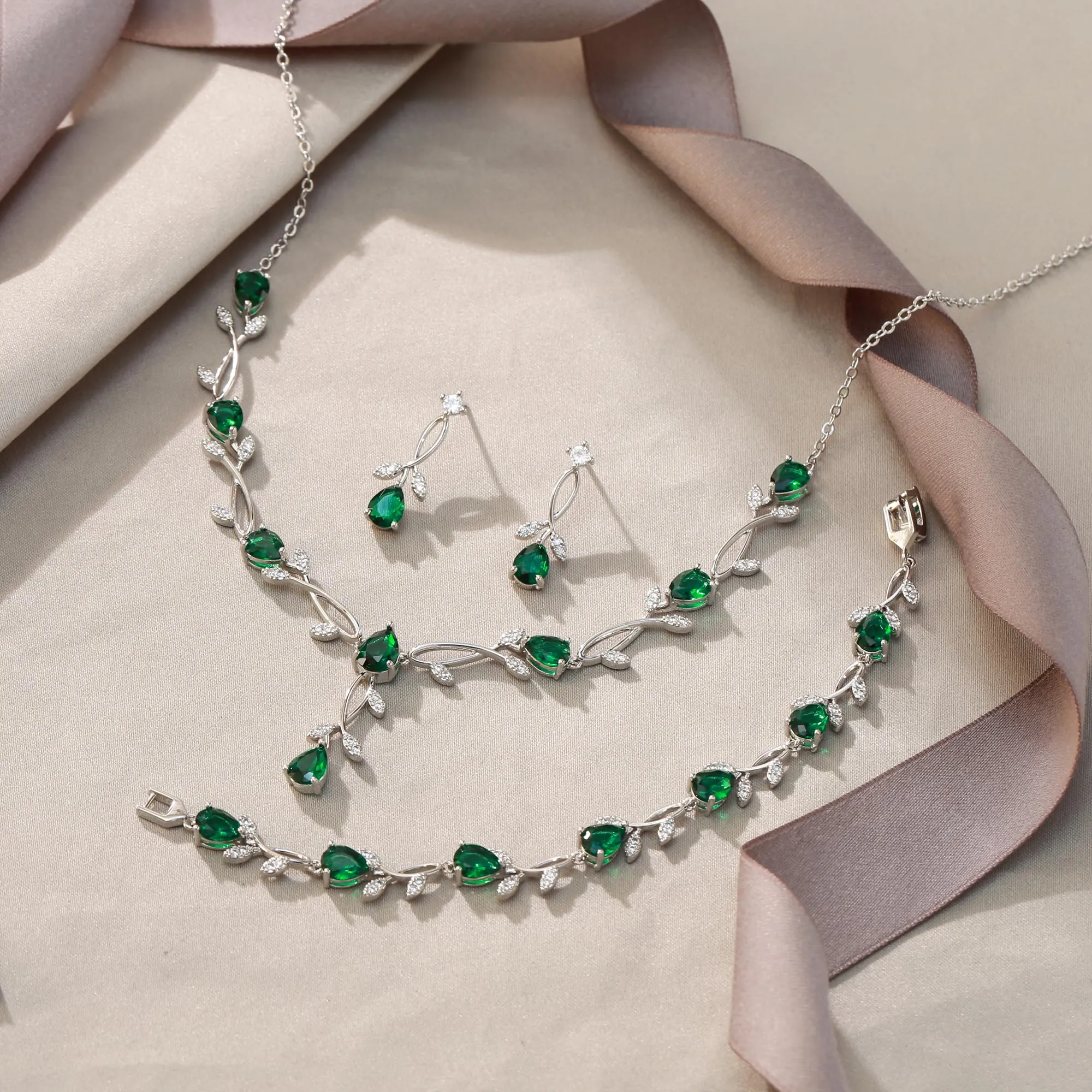 EVER FAITH Set di gioielli da sposa Teardrop Cubic Zirconia foglia di vite con collana, orecchini e bracciale per donna - immagine 4