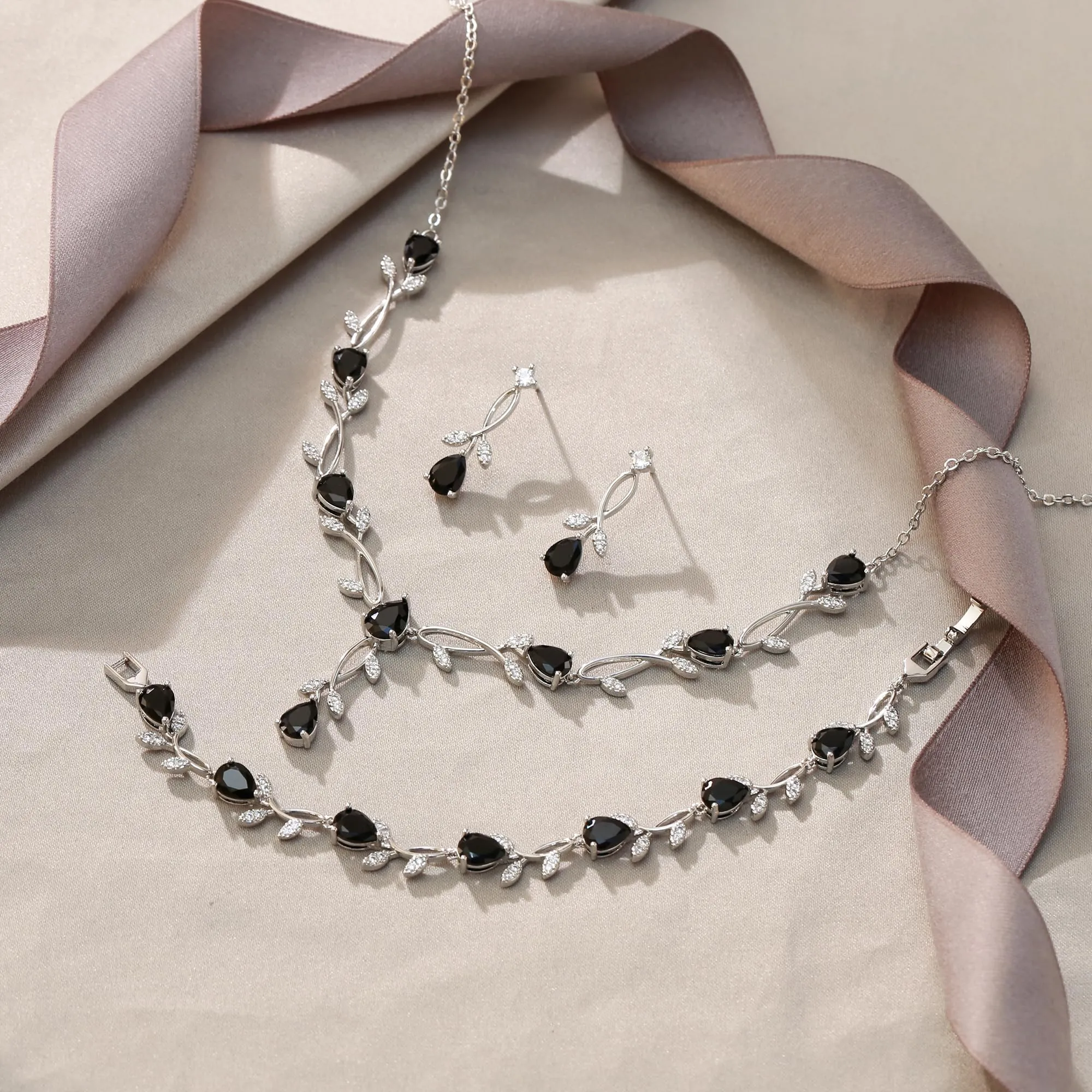 EVER FAITH Set di gioielli da sposa con Zirconia cubica, collana, orecchini e bracciale a forma di goccia e foglia di vite - immagine 2