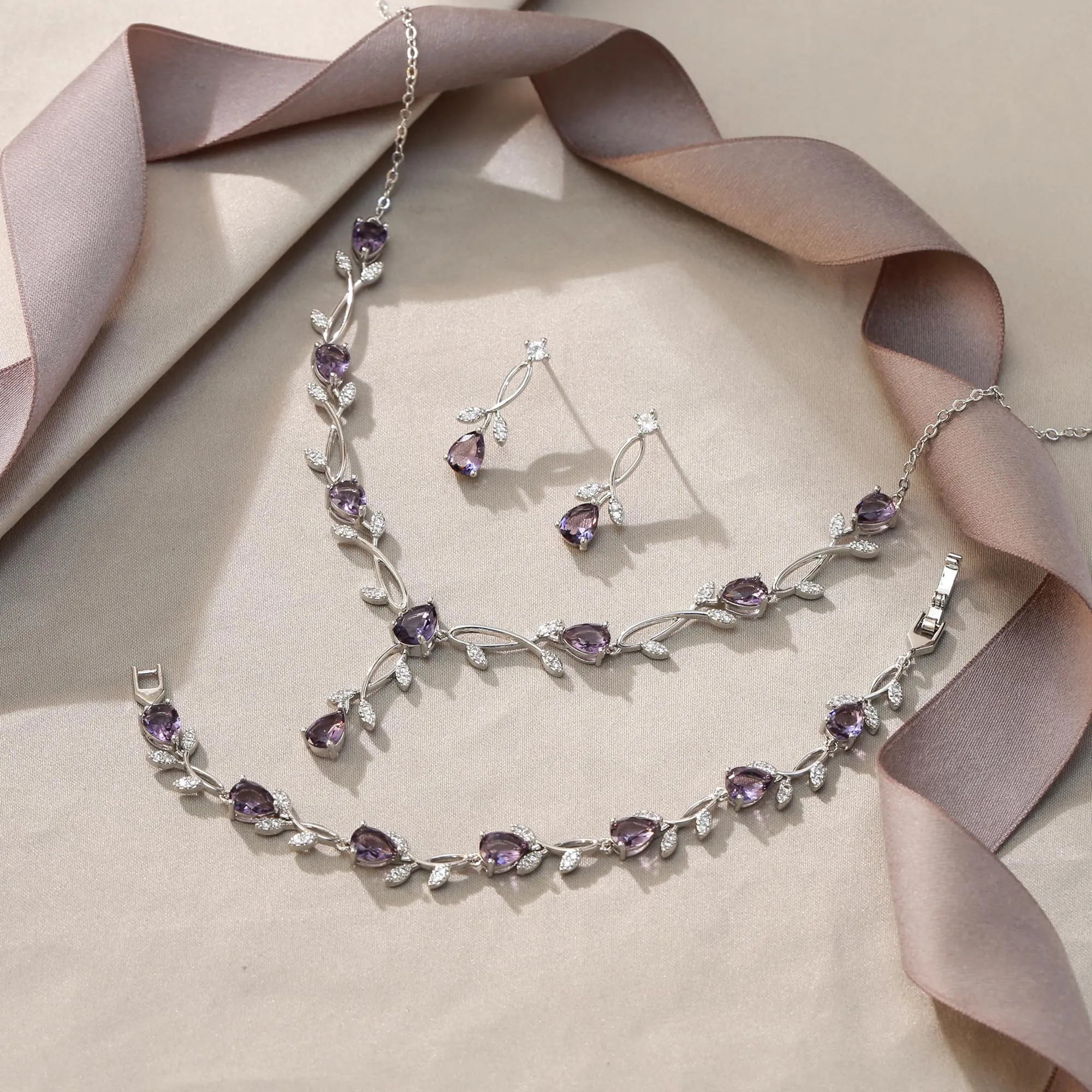 EVER FAITH Set di gioielli da sposa Teardrop Cubic Zirconia foglia di vite, collana, orecchini e bracciale - immagine 4
