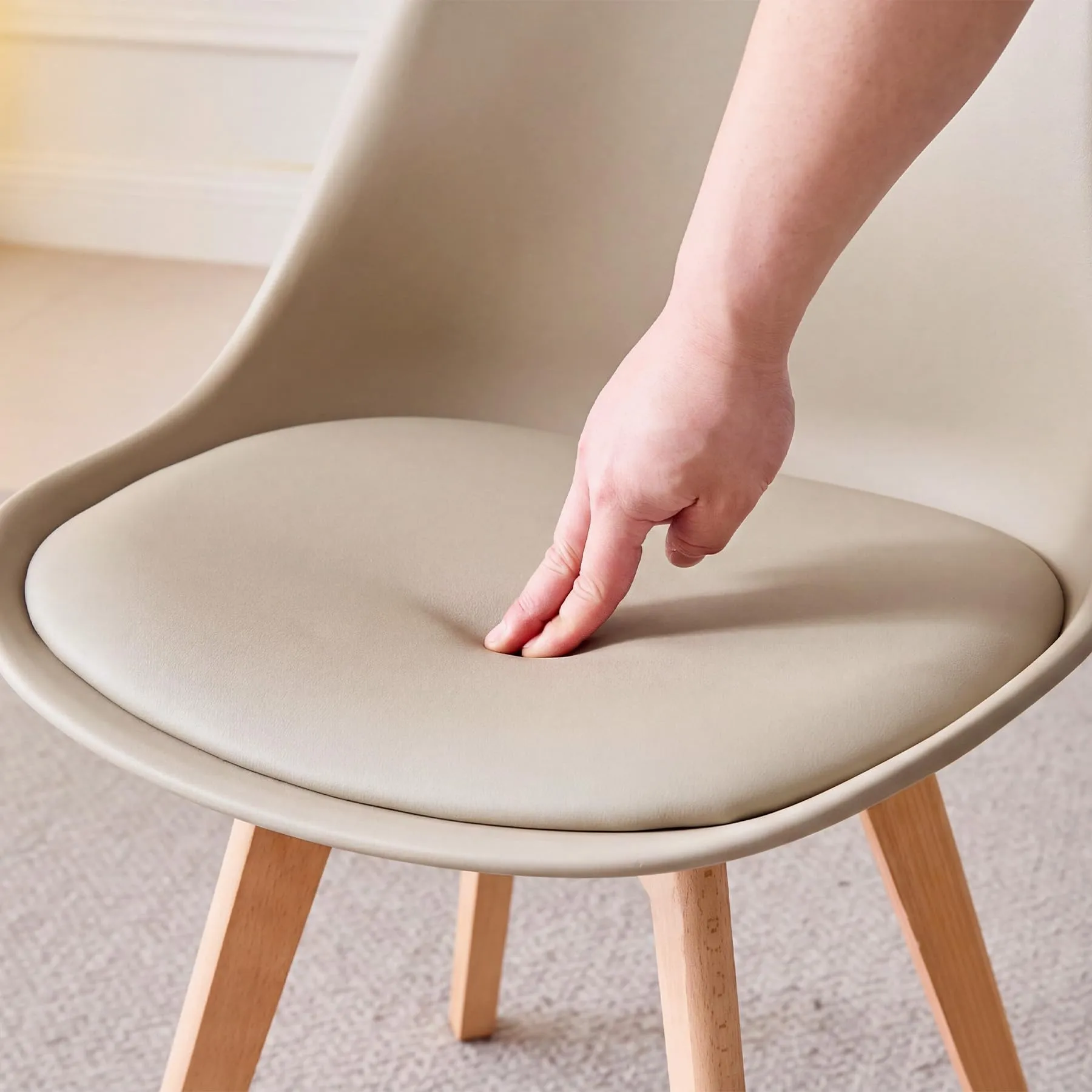 DEYARNA HOME Set di 4 Sedie da Pranzo Moderne Imbottite in Pelle PU con Gambe in Legno di Faggio, Marrone - immagine 7