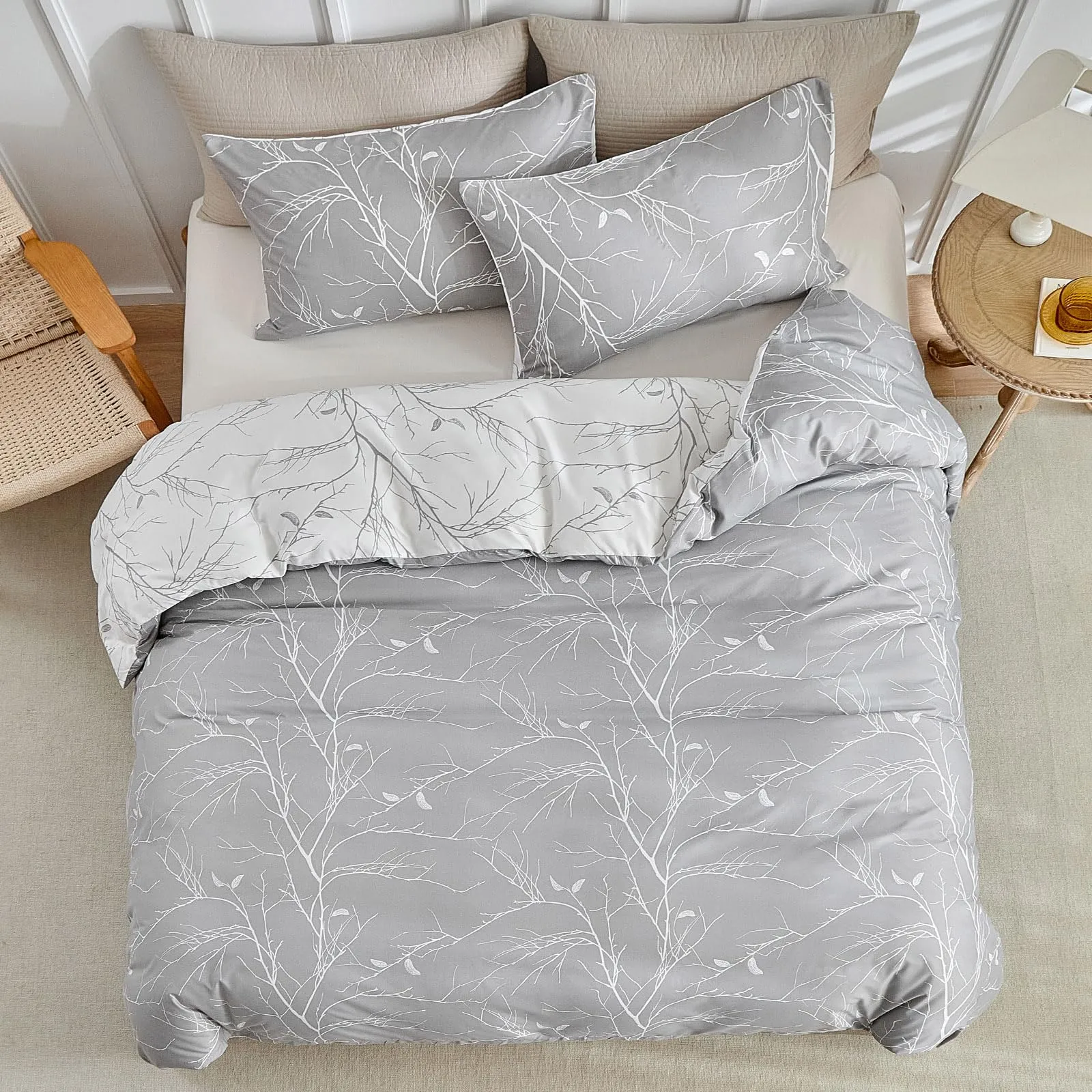 Tokokimo Set Copripiumino Matrimoniale 3 Pezzi in Microfibra, Motivo Ramoscelli e Foglie, 260x240cm, Grigio/Bianco - immagine 3