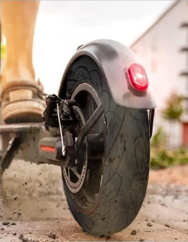 ECOVELO Pneumatico Solido 10 x 2.125 per Monopattino e Scooter Elettrico, Gomma Piena Antiforatura (Nero con linea gialla) - immagine 6