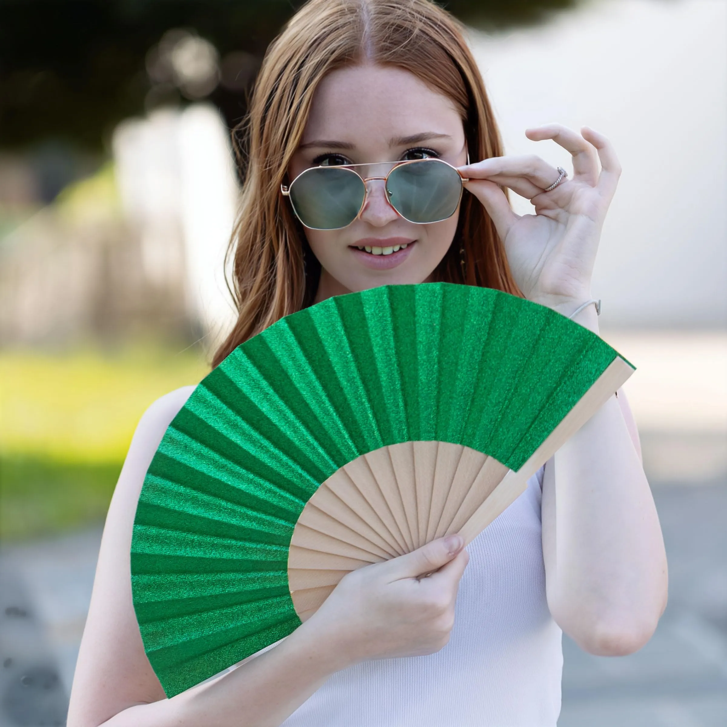 MAPIMANIA Ventaglio in Tessuto Glitter Verde Pieghevole, 42 cm - immagine 3