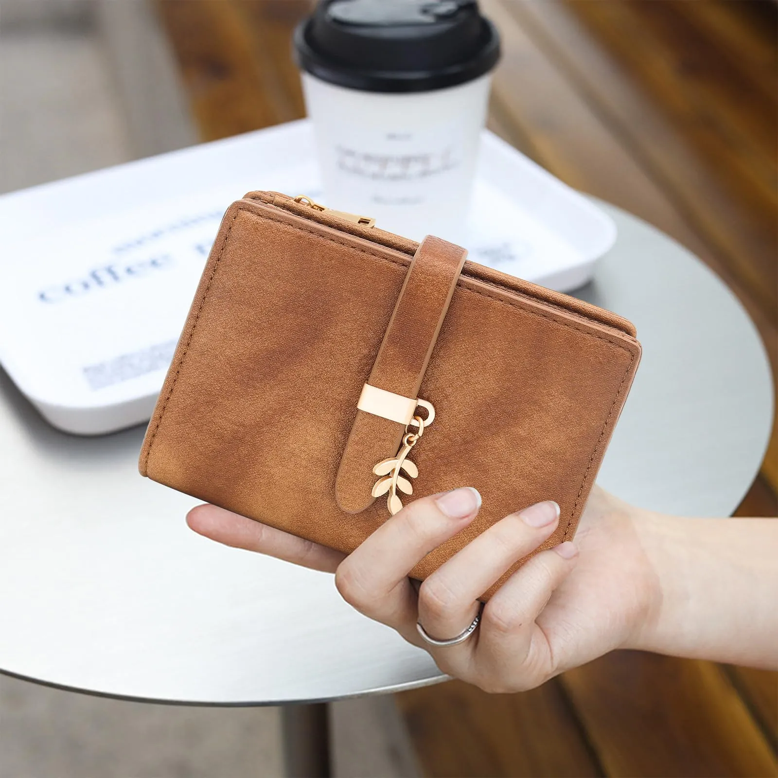 HNOOM Portafoglio Donna in Pelle PU Slim con Protezione RFID, 17 Porta Carte e Portamonete con Cerniera, Marrone - immagine 6