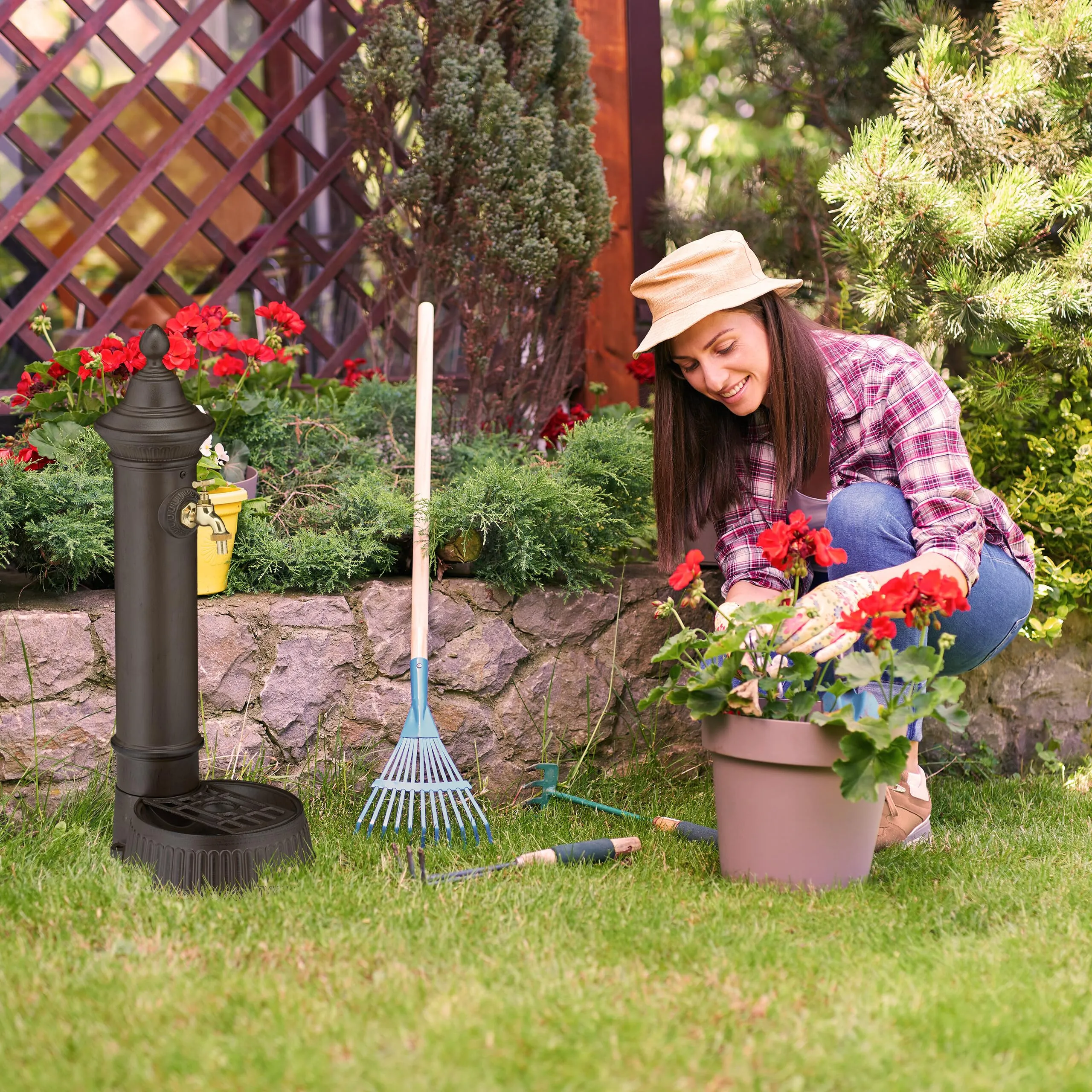 Relaxdays Fontana da Giardino in Stile Antico a Colonna con Rubinetto e Vaschetta, 72x26x31 cm, Marrone - immagine 3