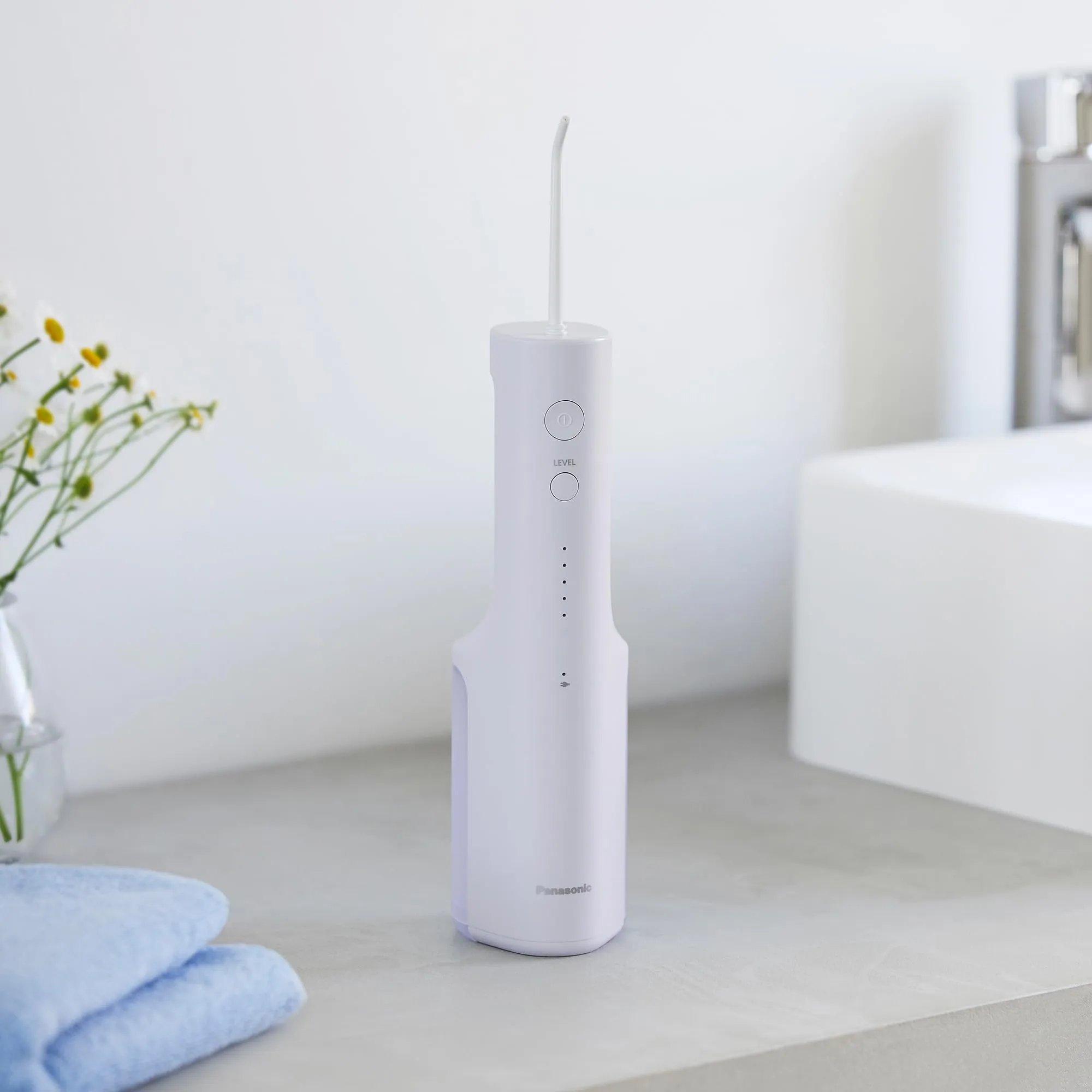 Panasonic Serie 300 Irrigatore Orale EW-DJ26-V303, Idropulsore Dentale, 200ml, IPX7, 2 Ugelli Standard, 5 Impostazioni di Pressione, Viola - immagine 10