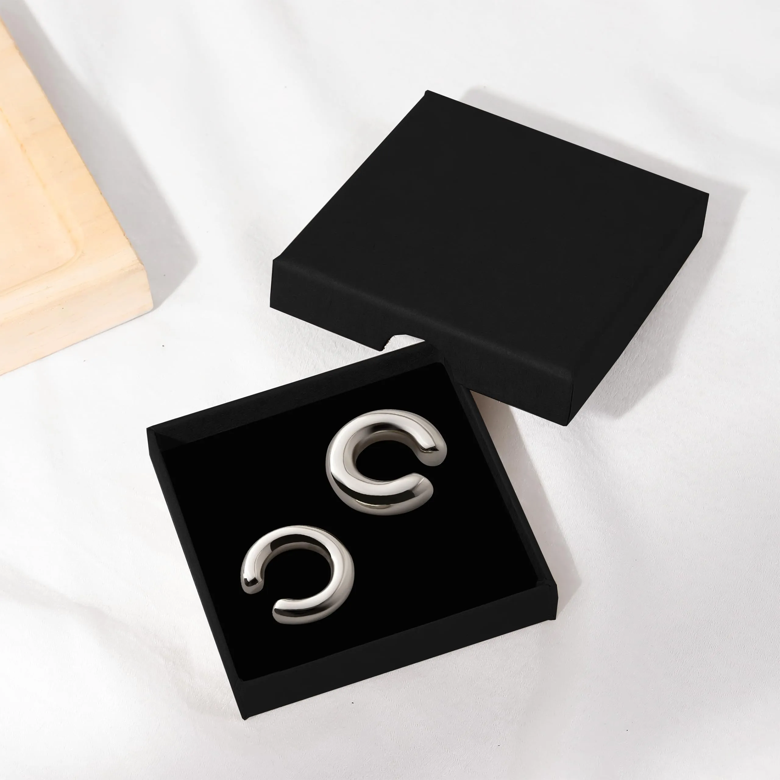 Frodete Orecchini a polsino senza piercing clip-on Huggie per cartilagine ed elice - immagine 4