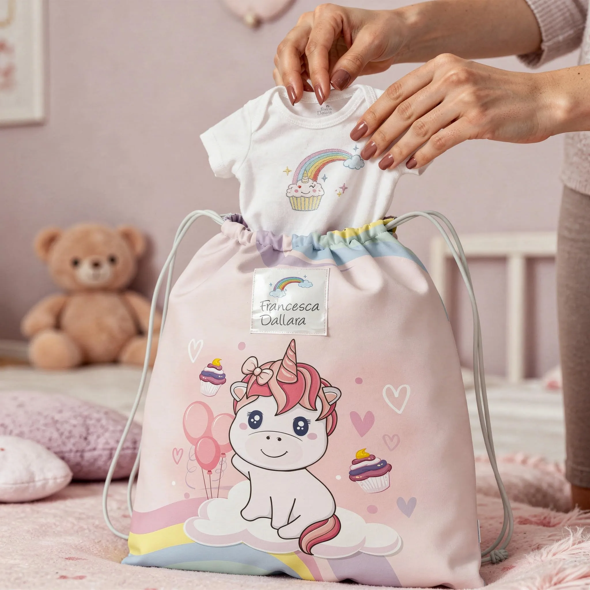 KAÏDENSÏ Sacca Asilo Personalizzata Unicorno, Zainetto Asilo Nido 32x40 cm con Tasca Interna - immagine 6