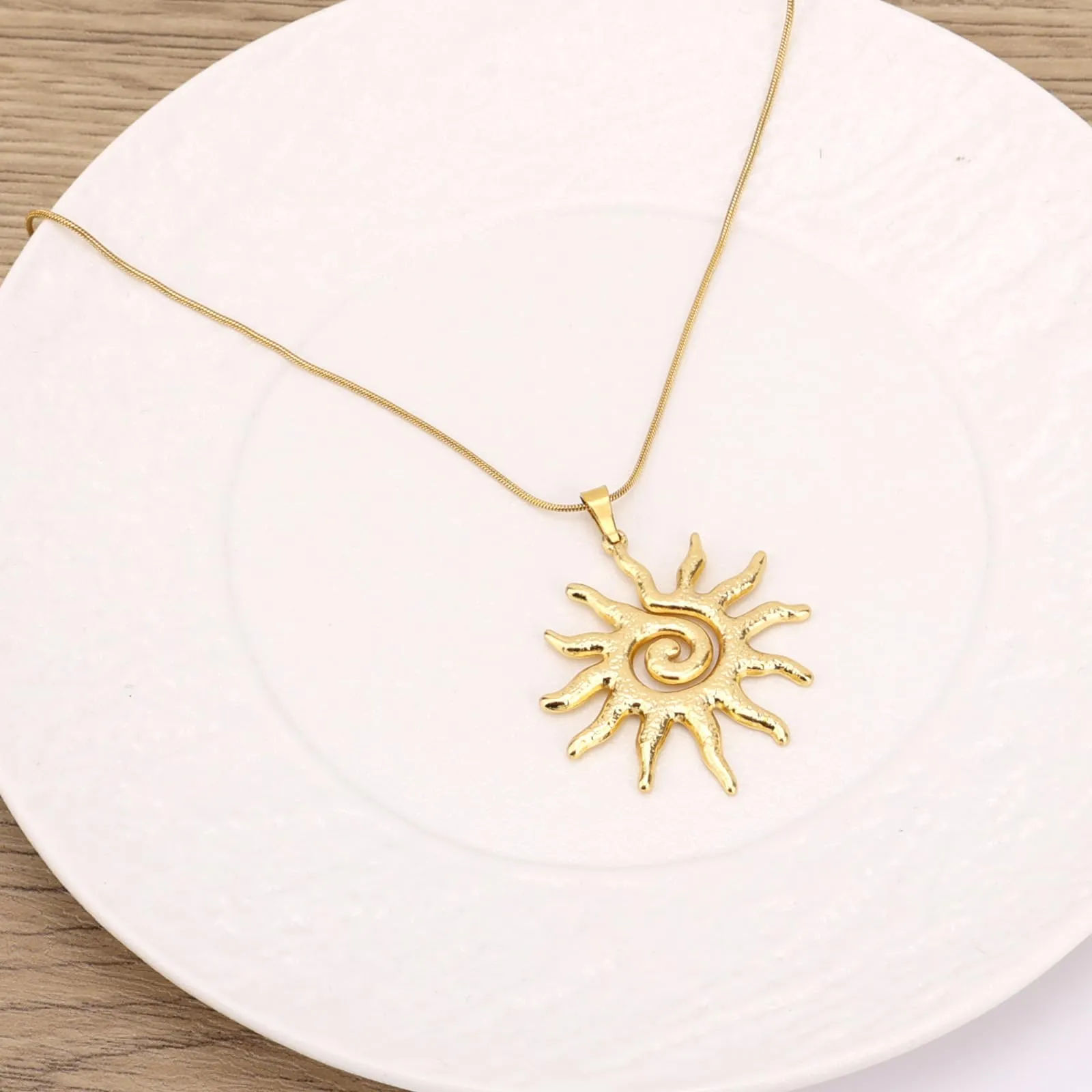Mikovivi Set di Gioielli in Oro con Collana e Orecchini a Forma di Sole in Acciaio Inossidabile - immagine 5