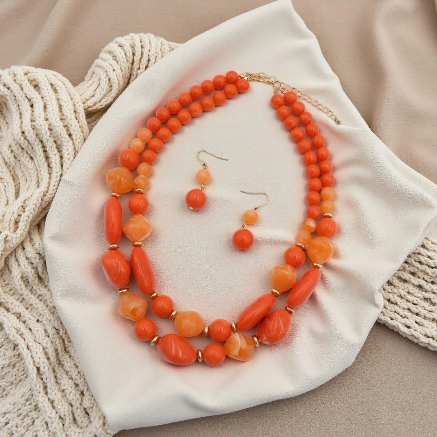 IMINI Set Collana Girocollo a Bavaglino e Orecchini a Gancio in Perline Acriliche, Stile Boemia (Arancia) - immagine 3