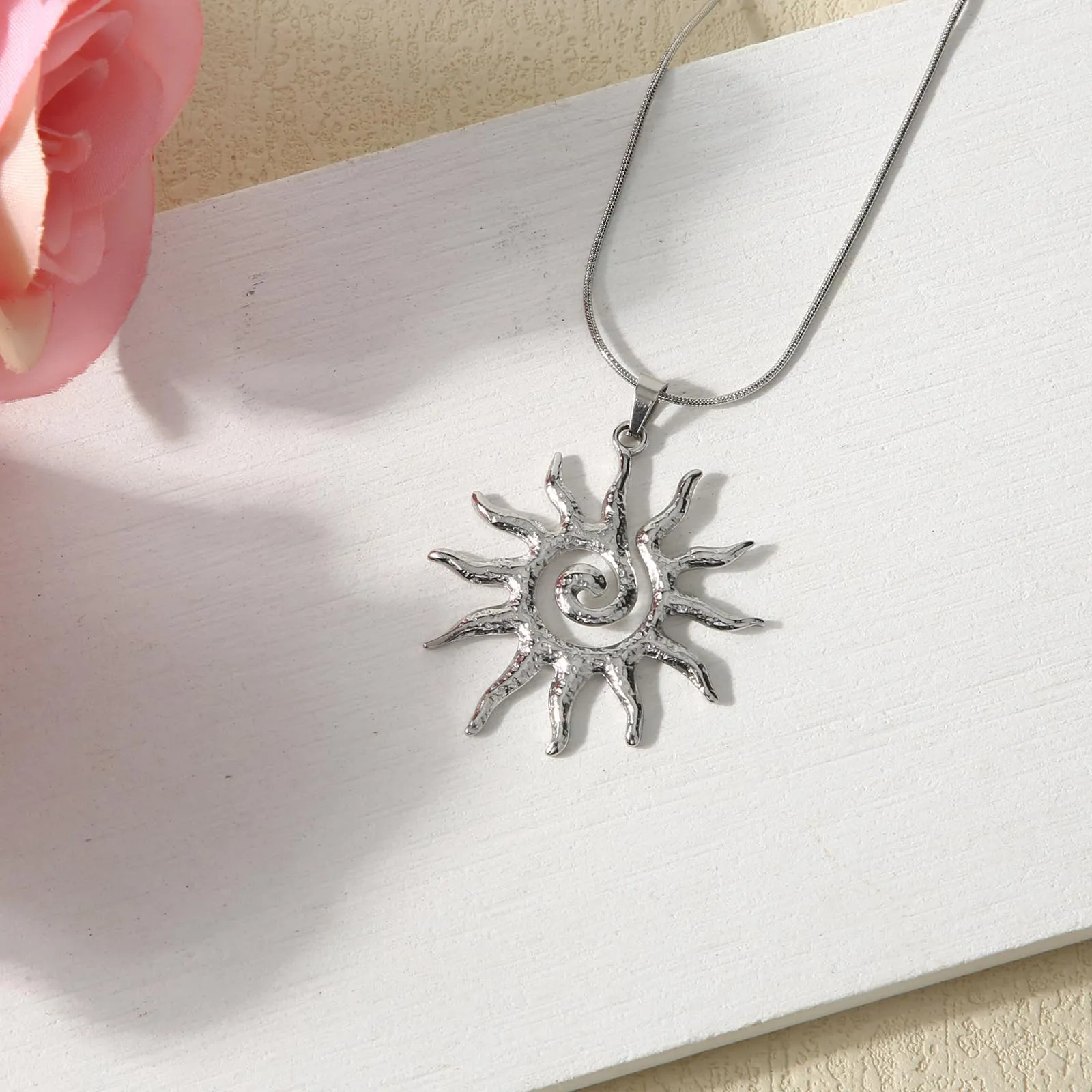Mikovivi Collana con Ciondolo Sole in Acciaio Inossidabile Argento per Donna - immagine 4