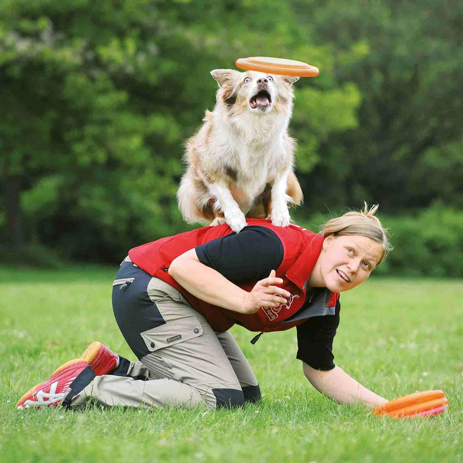 TRIXIE Palla in gomma con corda per cani, Galleggiante, ø 6 cm, 30 cm - immagine 2