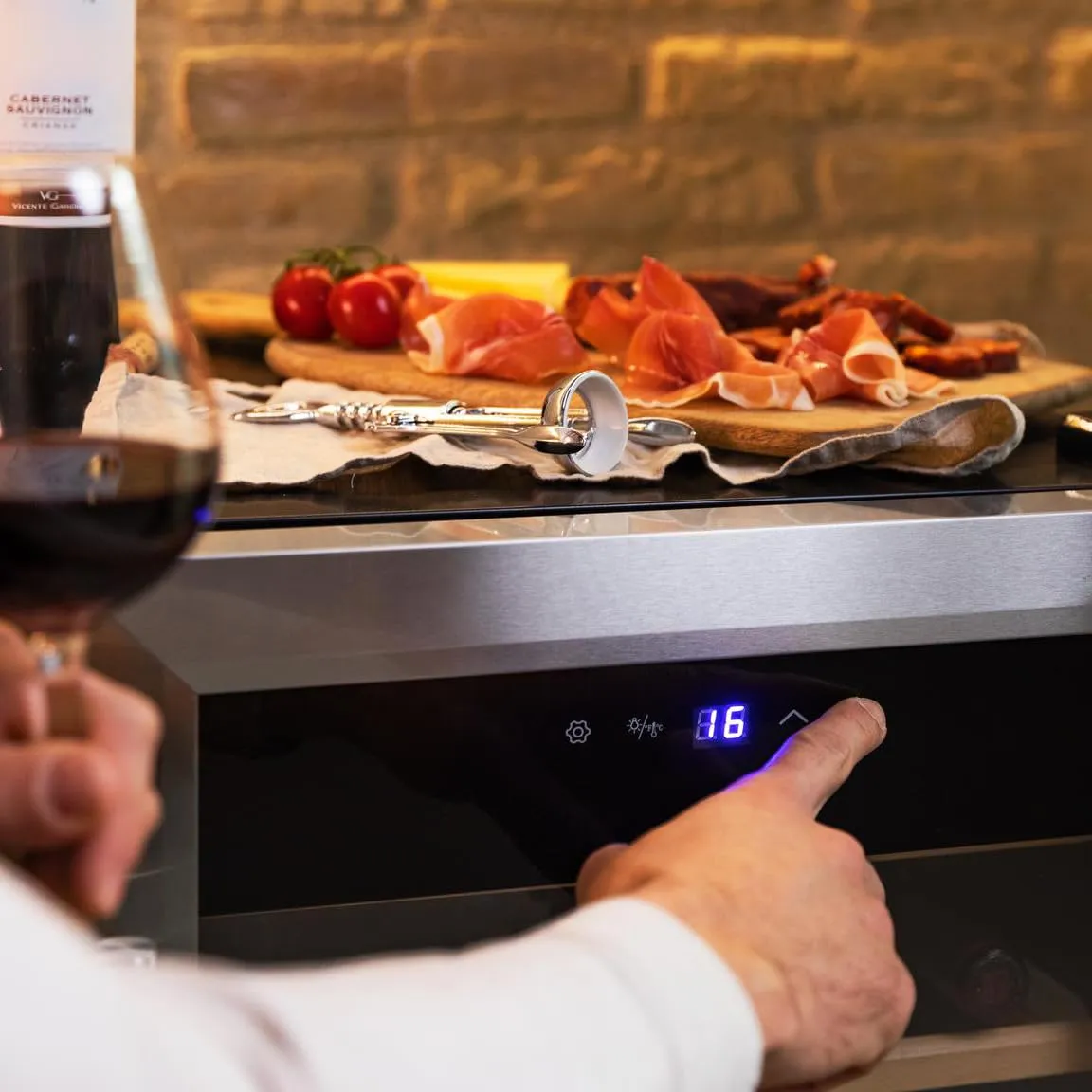 Cecotec Bolero GrandSommelier 2050 Inox Frigorifero per Vini 24 Bottiglie - immagine 6