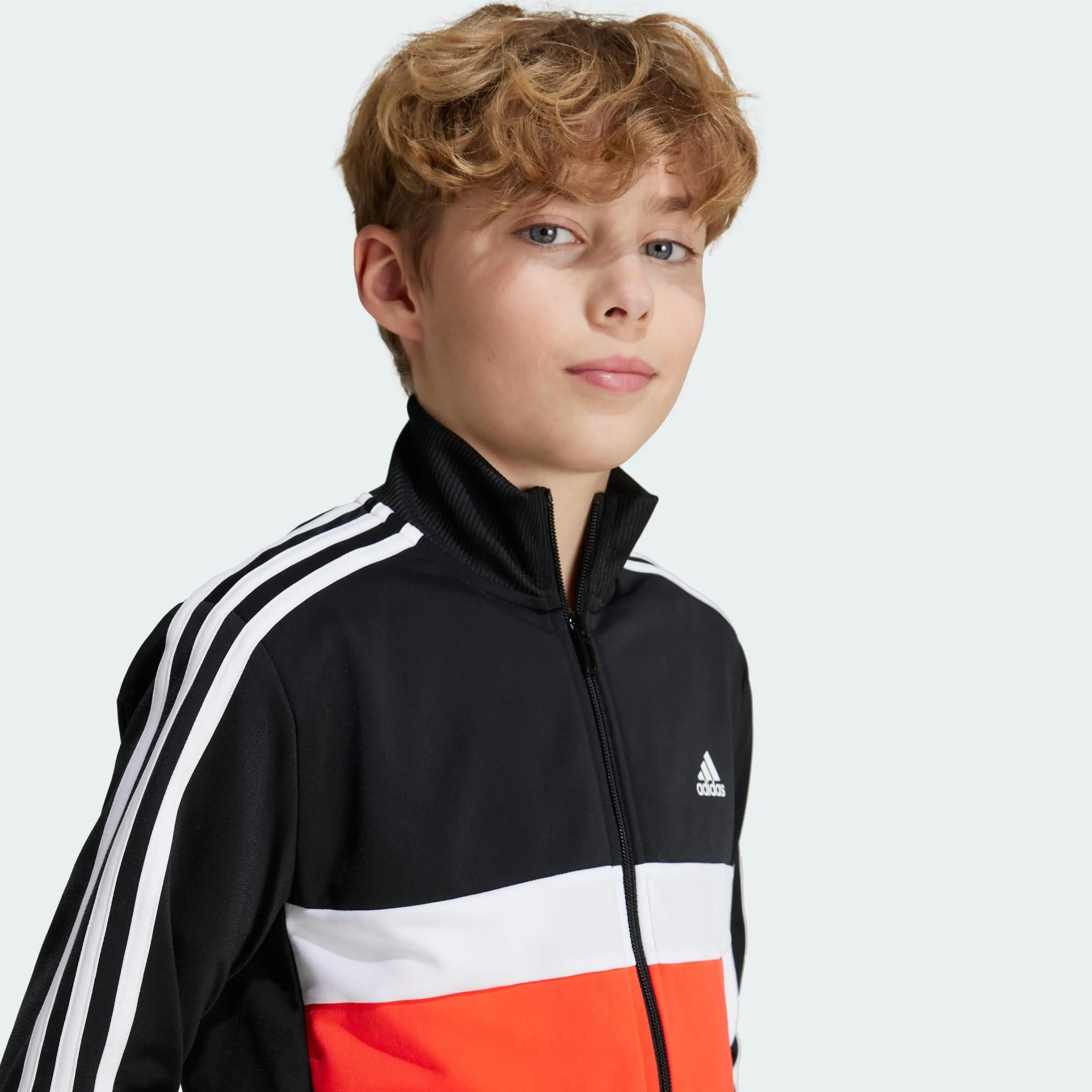 adidas Bambini Essentials 3-Stripes Tiberio Track Suit, Black/Bright Red/White, 15-16 Years - immagine 3
