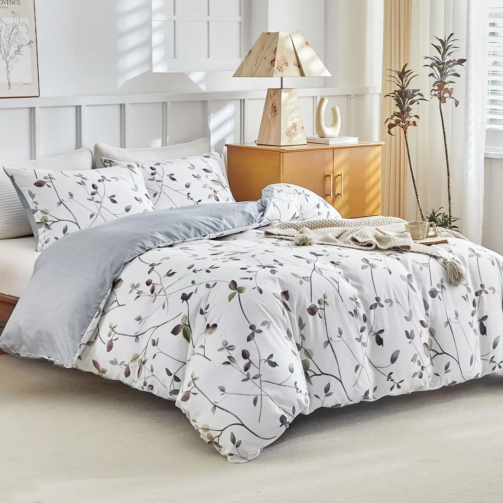 Tokokimo Set Copripiumino Matrimoniale 3 Pezzi in Microfibra, 240x220cm, Motivo a Ramoscelli e Foglie, Bianco/Grigio - immagine 1
