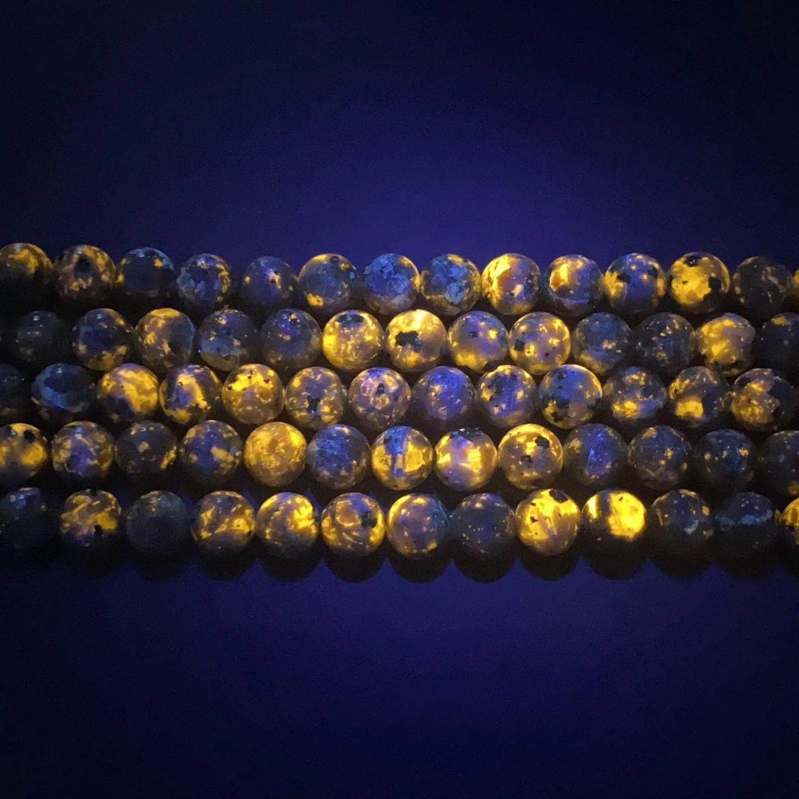 jiejinyu Perline in pietra Yooperlite fiammeggiante 6mm, 56pz - immagine 4